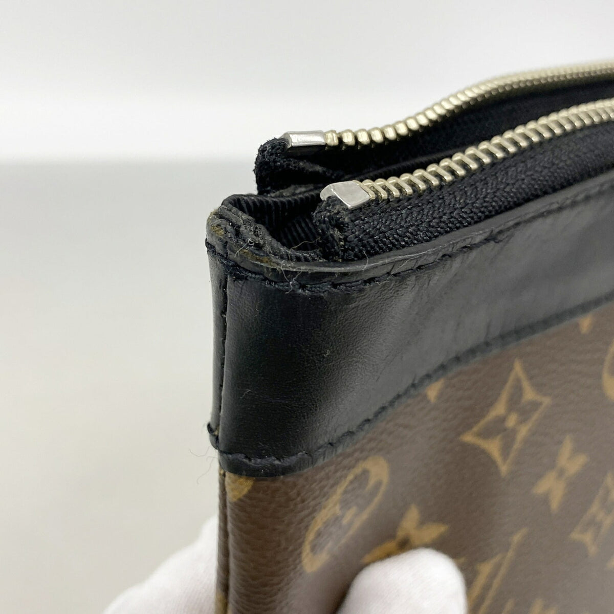 Louis Vuitton Black Brown Clutch Bag (Pre-Owned)