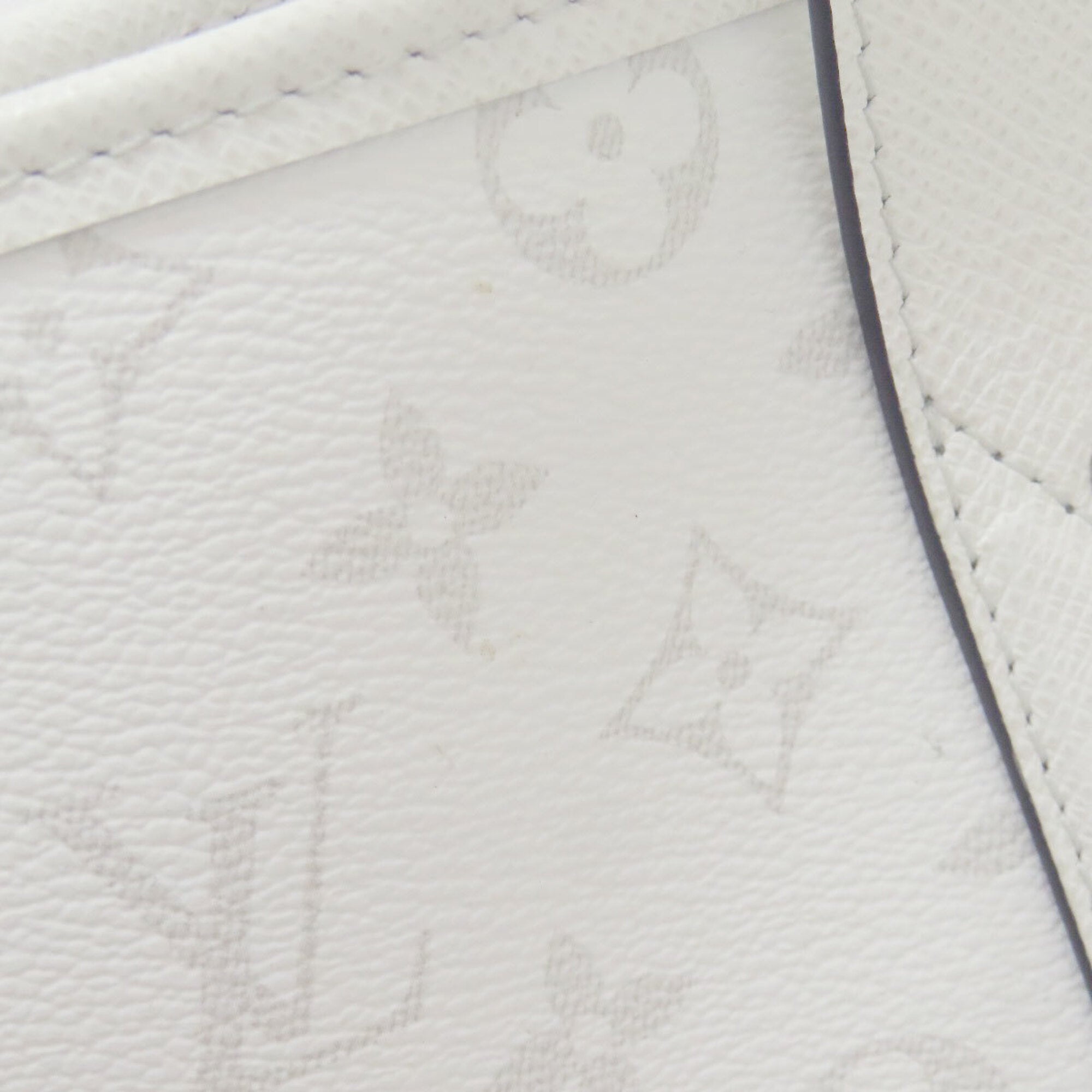 Louis Vuitton Blanc Monogram Taigarama Tote Bag (Pre-Owned)