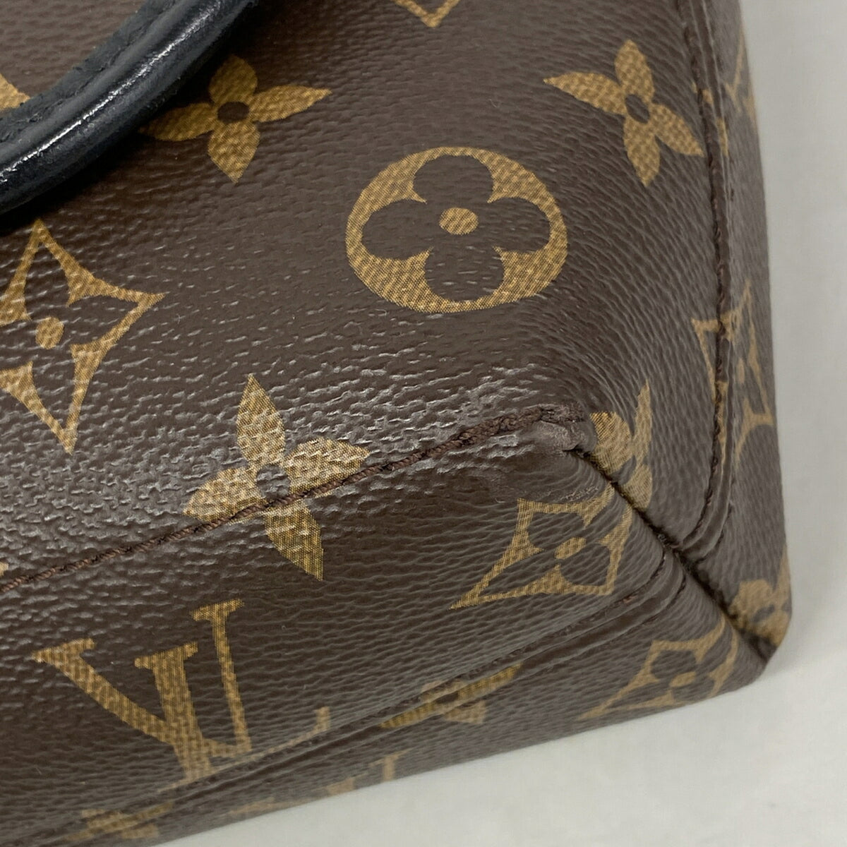 Louis Vuitton Brown Shoulder Bag (Pre-Owned)
