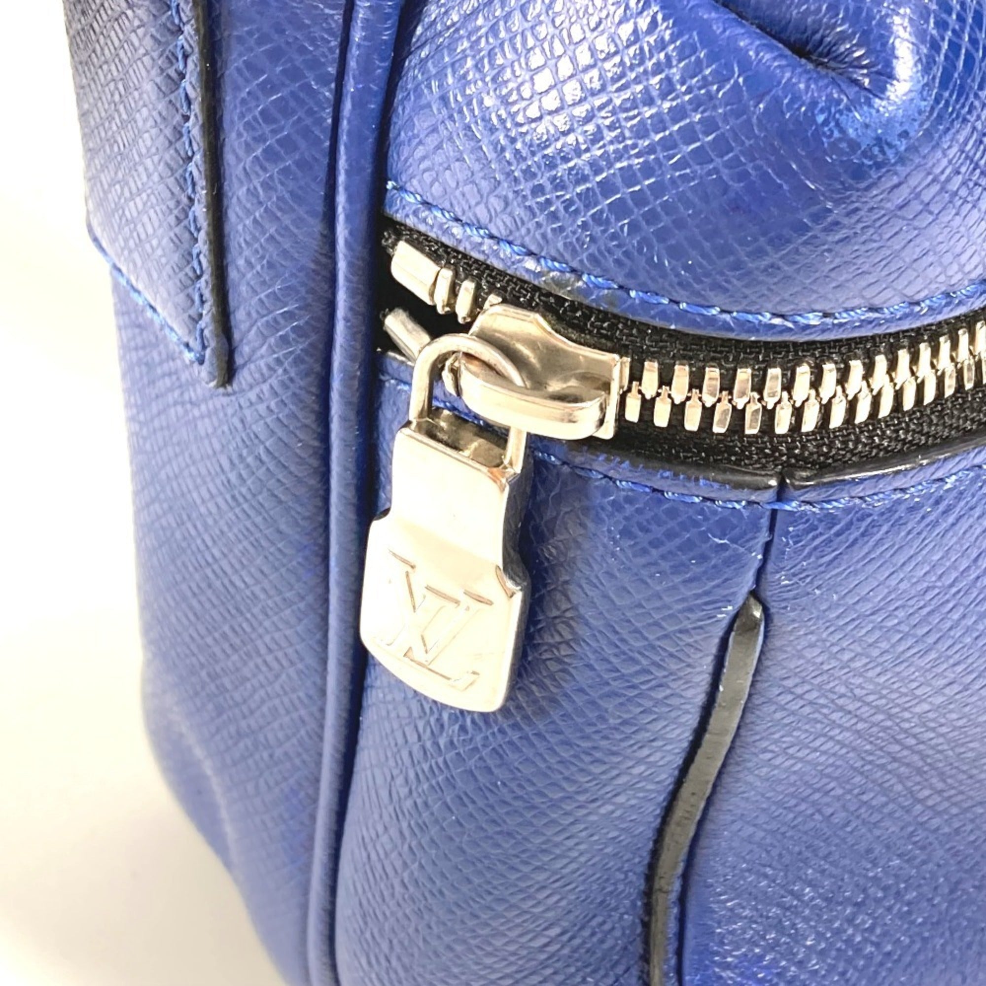 Louis Vuitton Blue Taiga Leather Shoulder Bag Sling Bag (Pre-Owned)