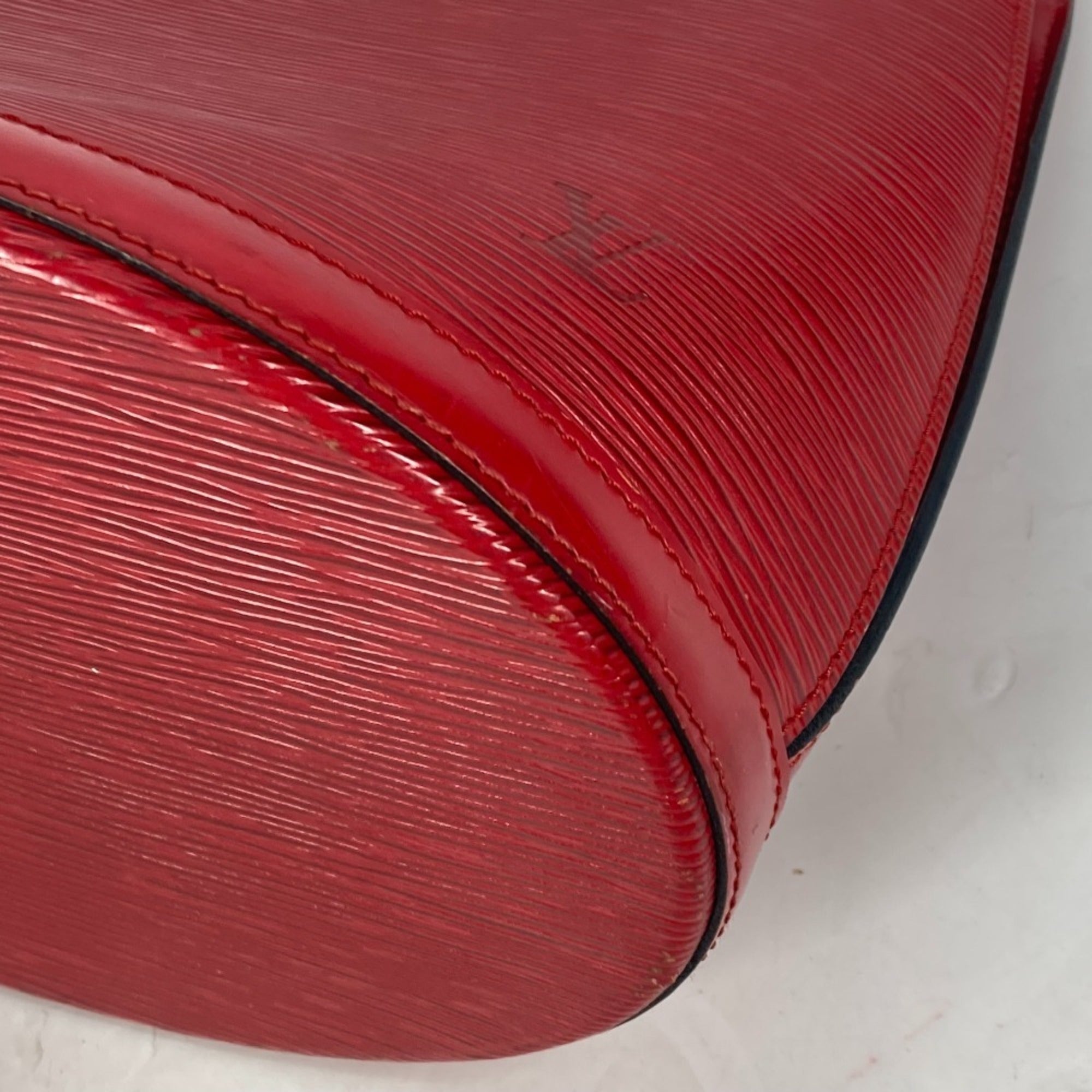 Louis Vuitton Castilian Red Red Color Epi Leather Shoulder Bag (Pre-Owned)