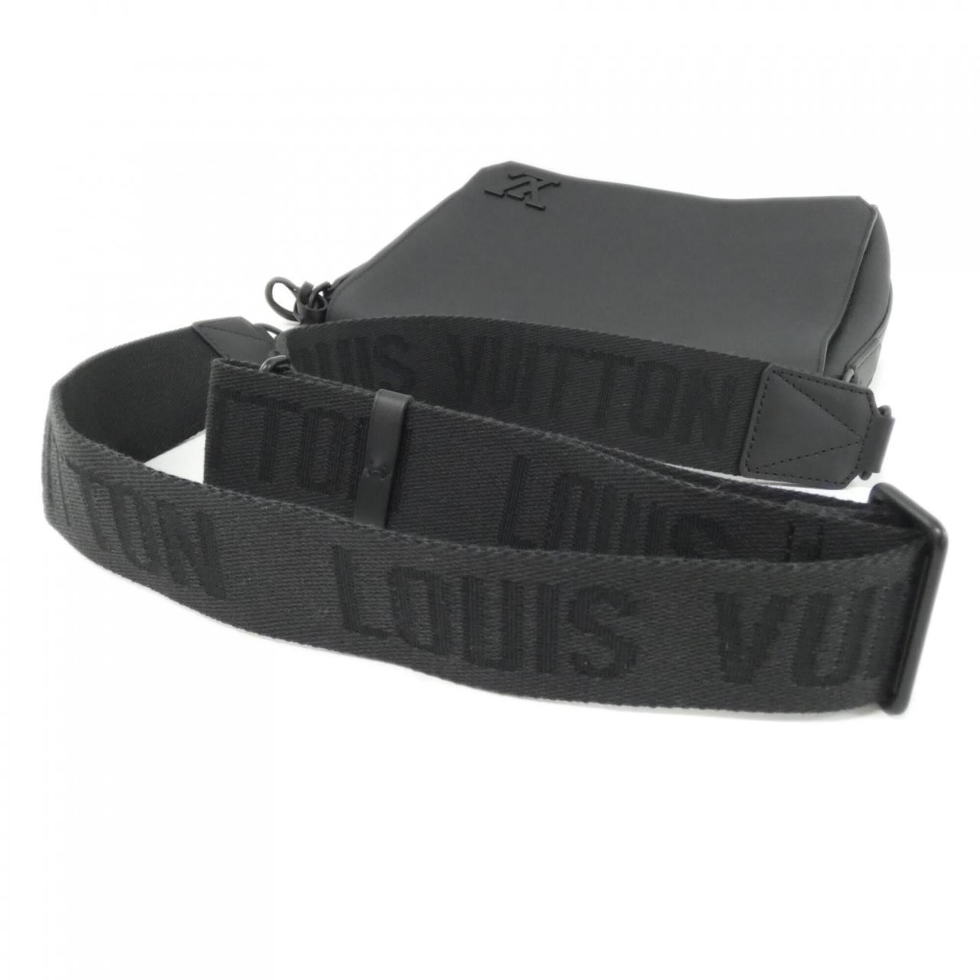 Louis Vuitton Black Leather Shoulder Bag (Pre-Owned)