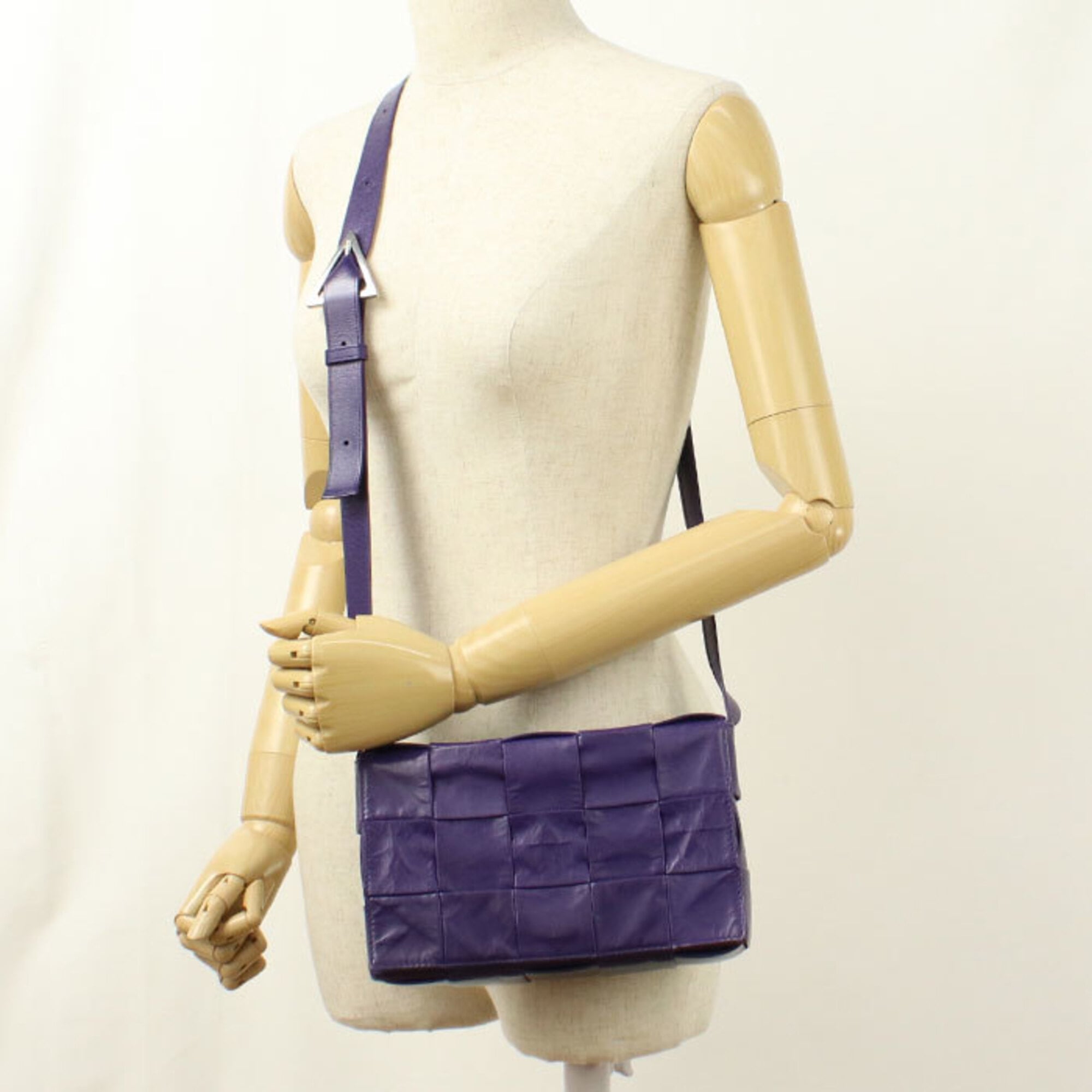 Bottega Veneta Purple Leather Shoulder Bag (Pre-Owned)