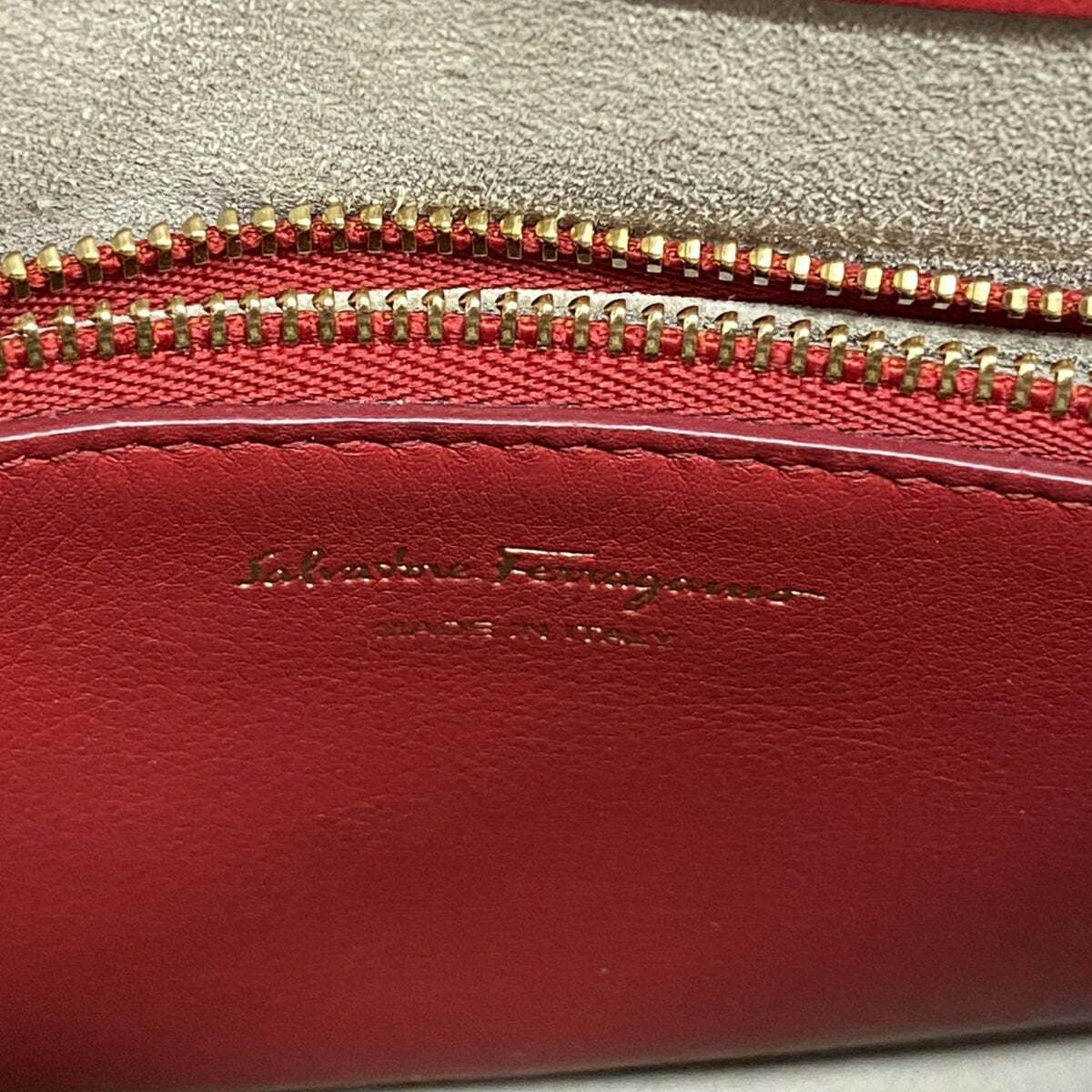 Salvatore Ferragamo Black Red Color Leather Handbag (Pre-Owned)