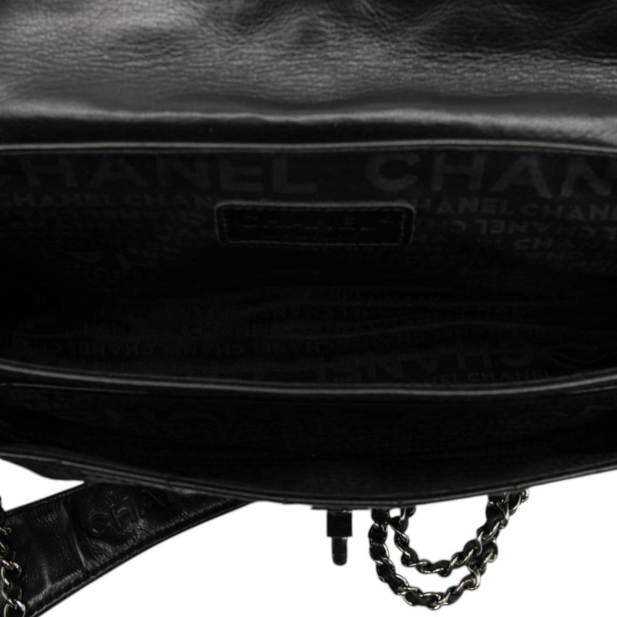 Chanel Black Leather Shoulder Bag (Pre-Owned)