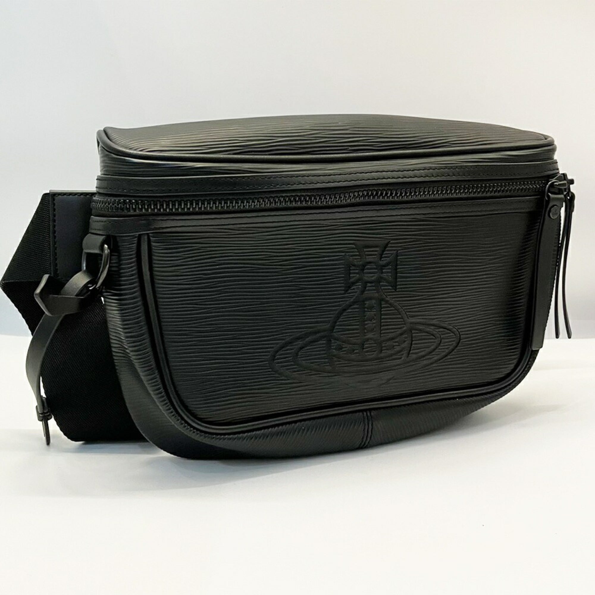Vivienne Westwood Leather Sling Bag (Pre-Owned)