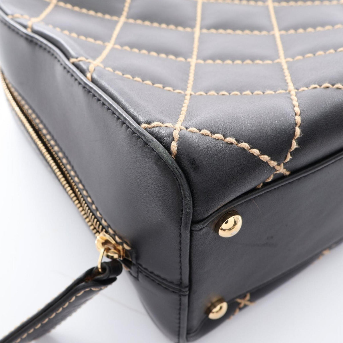 Chanel Black Leather Handbag (Pre-Owned)