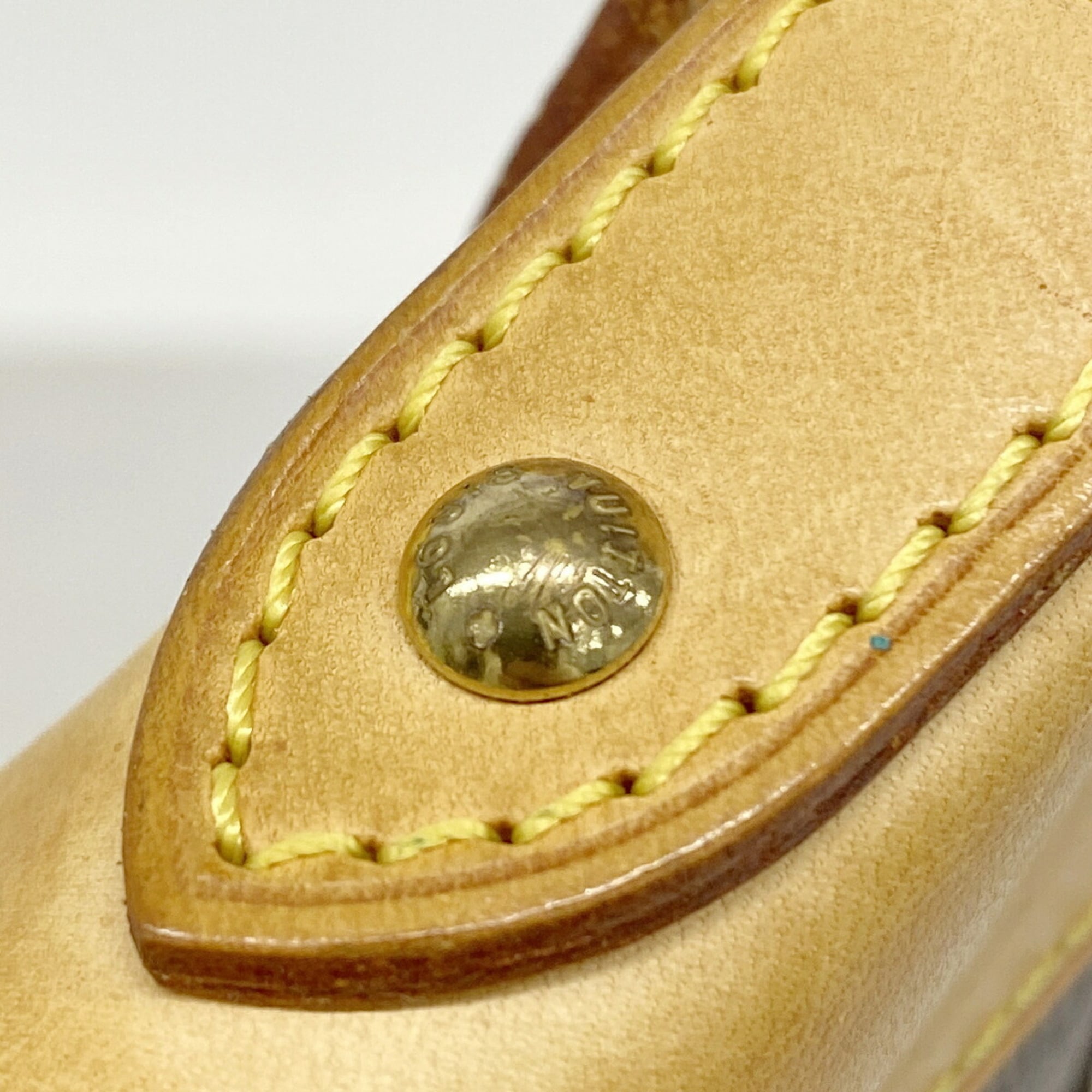 Louis Vuitton Brown Shoulder Bag (Pre-Owned)