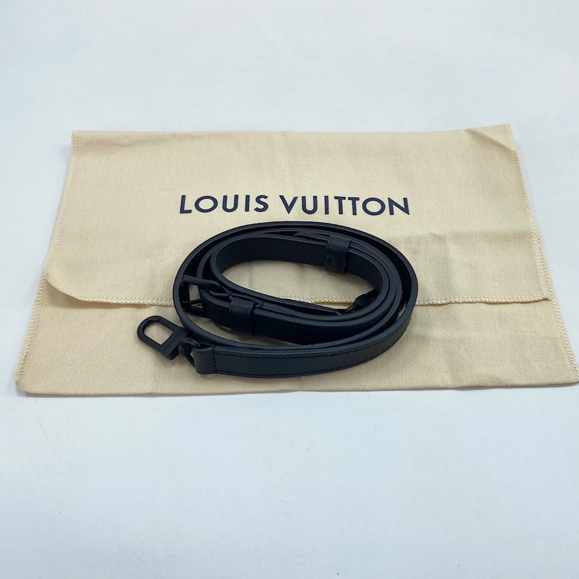 Louis Vuitton Black Shoulder Bag (Pre-Owned)