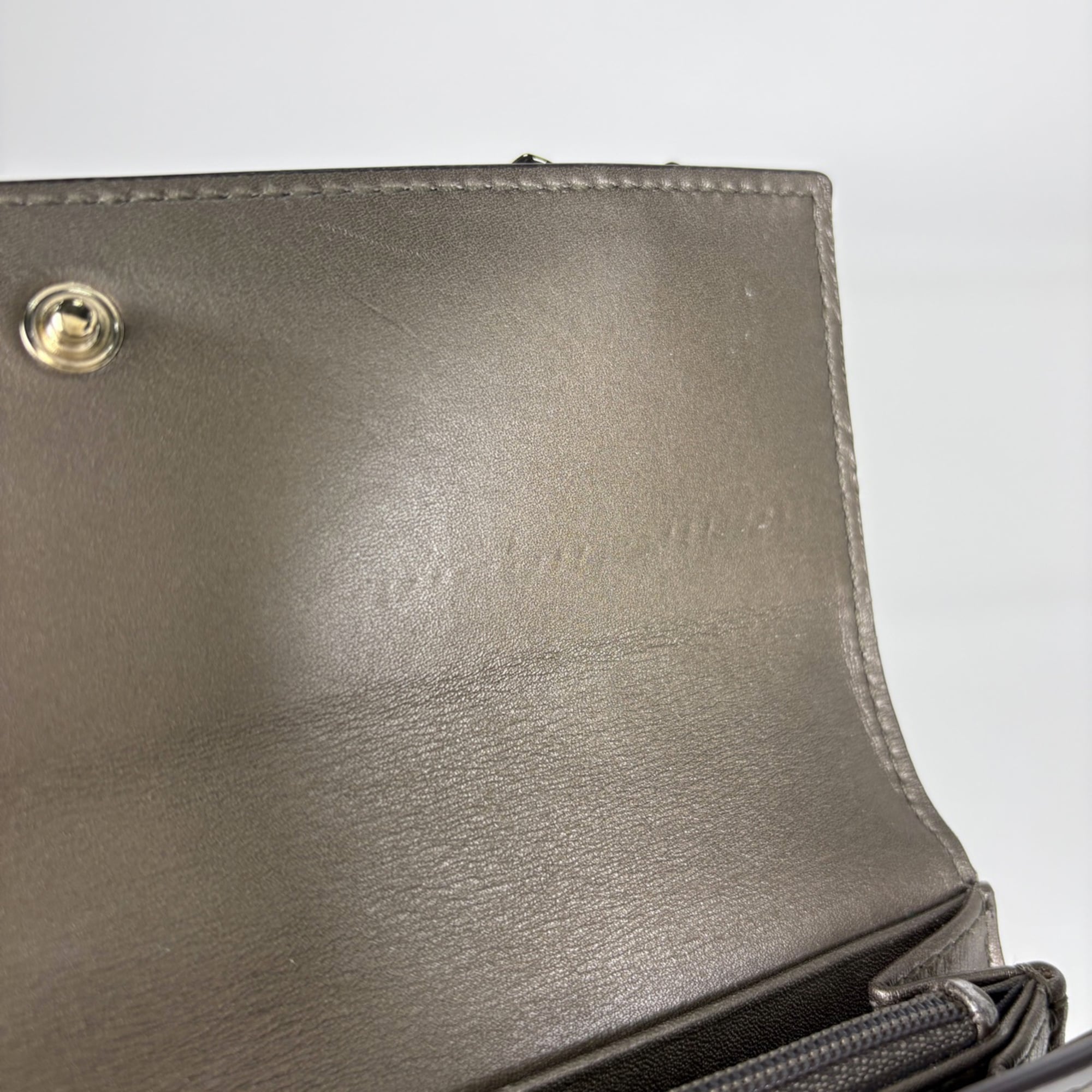 Gucci Microguccissima Grayish Patent Leather Long Wallet (Bi-Fold) (Pre-Owned)