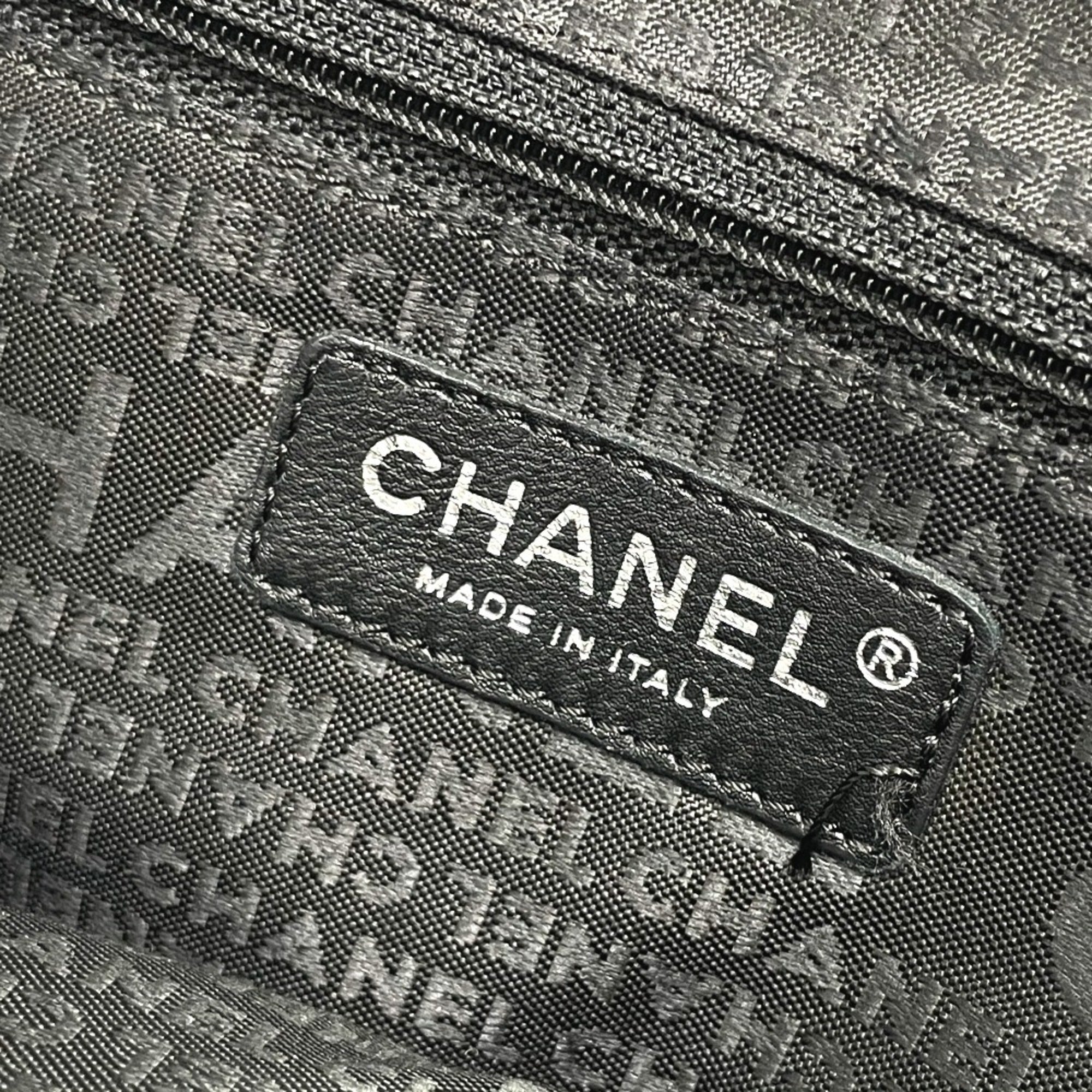 Chanel Gray Tweed Shoulder Bag (Pre-Owned)