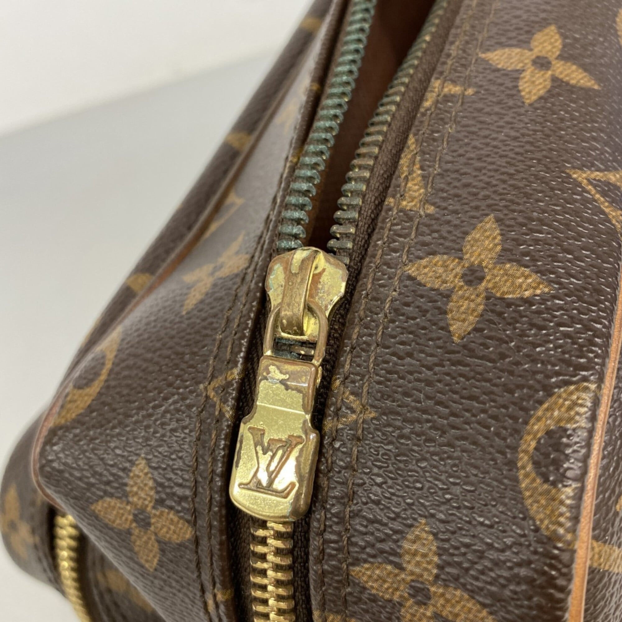 Louis Vuitton Brown Shoulder Bag (Pre-Owned)
