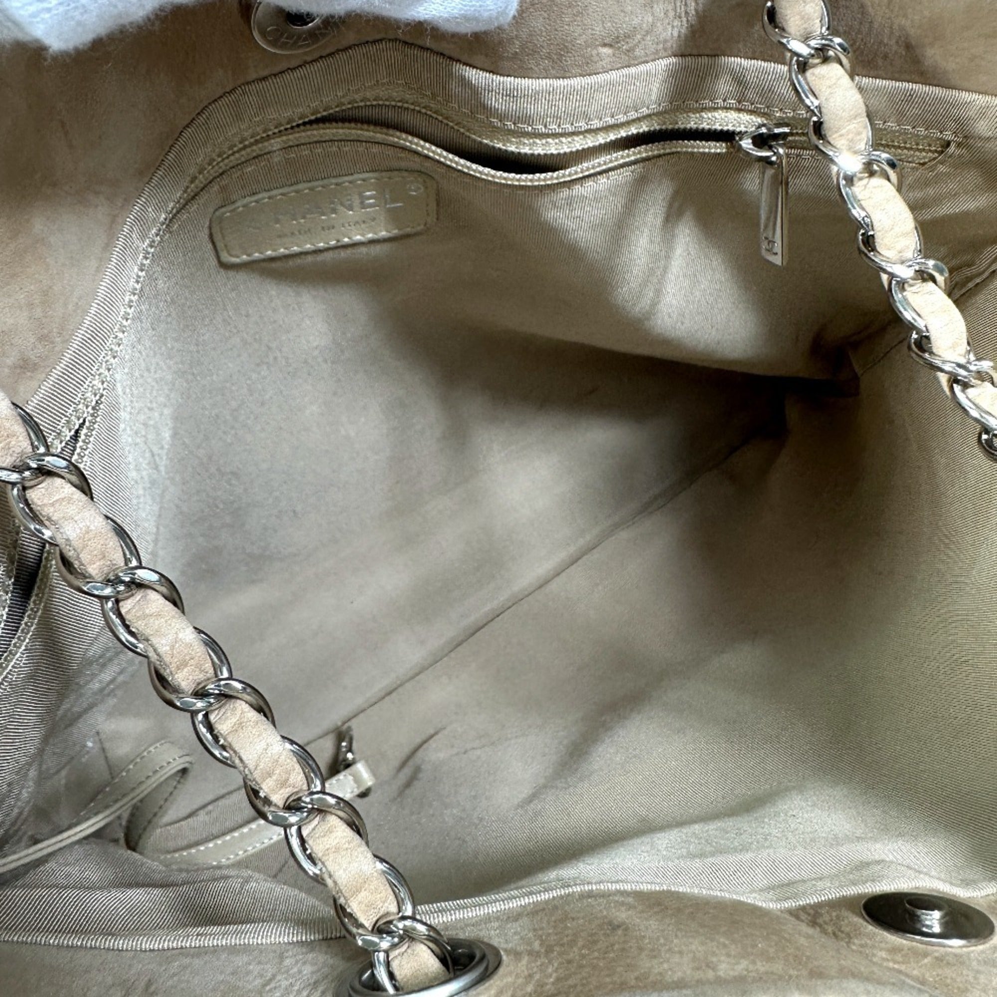 Chanel Beige Suede Shoulder Bag Tote Bag (Pre-Owned)