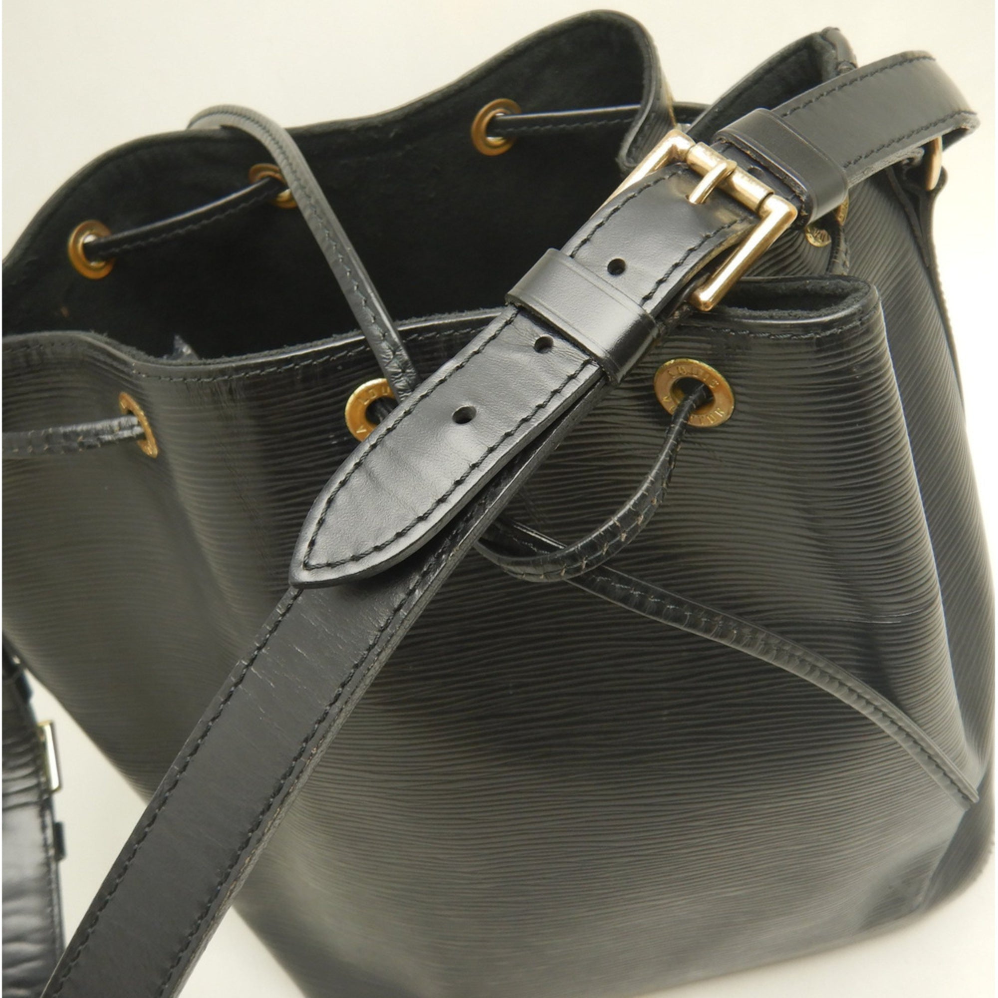 Louis Vuitton Epi Noir Epi Leather Shoulder Bag (Pre-Owned)