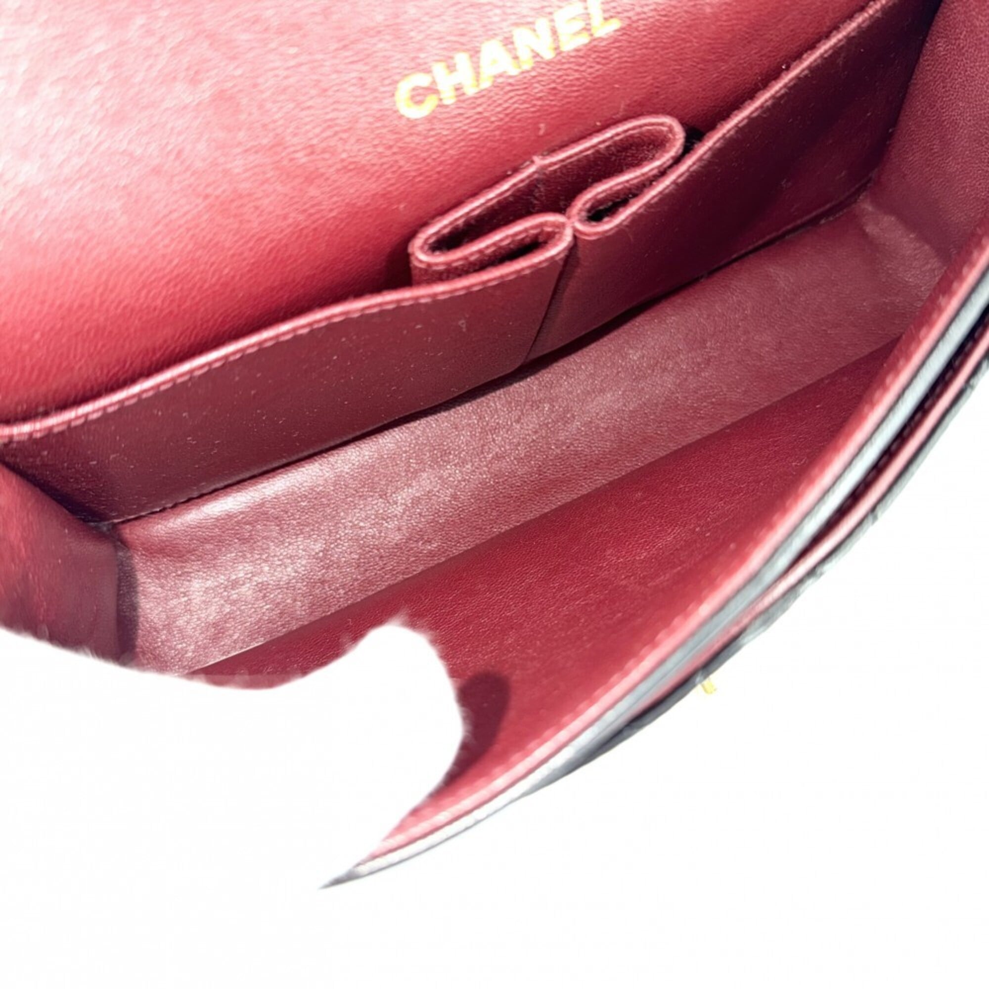 Chanel Black Leather Shoulder Bag (Pre-Owned)