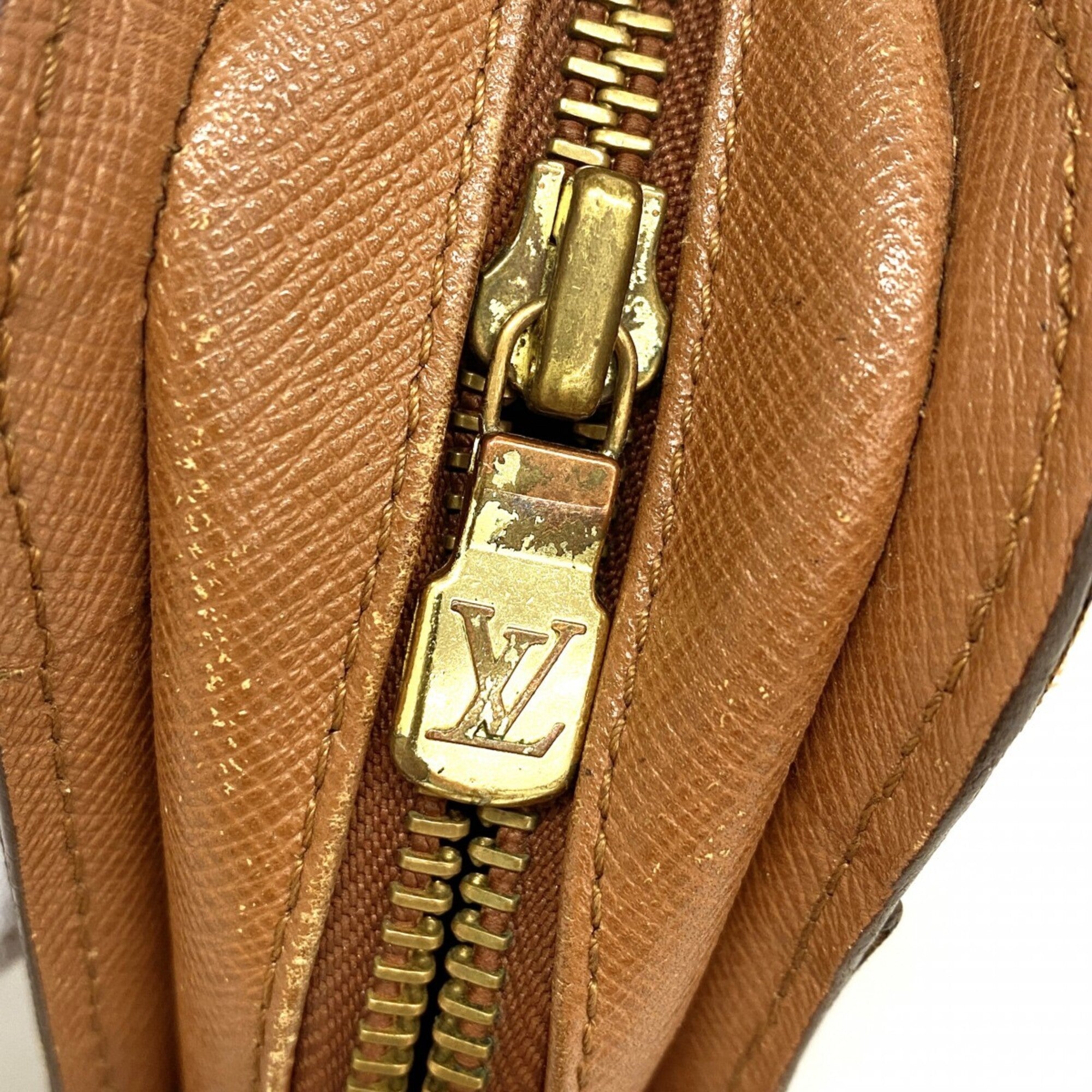 Louis Vuitton Brown Clutch Bag (Pre-Owned)