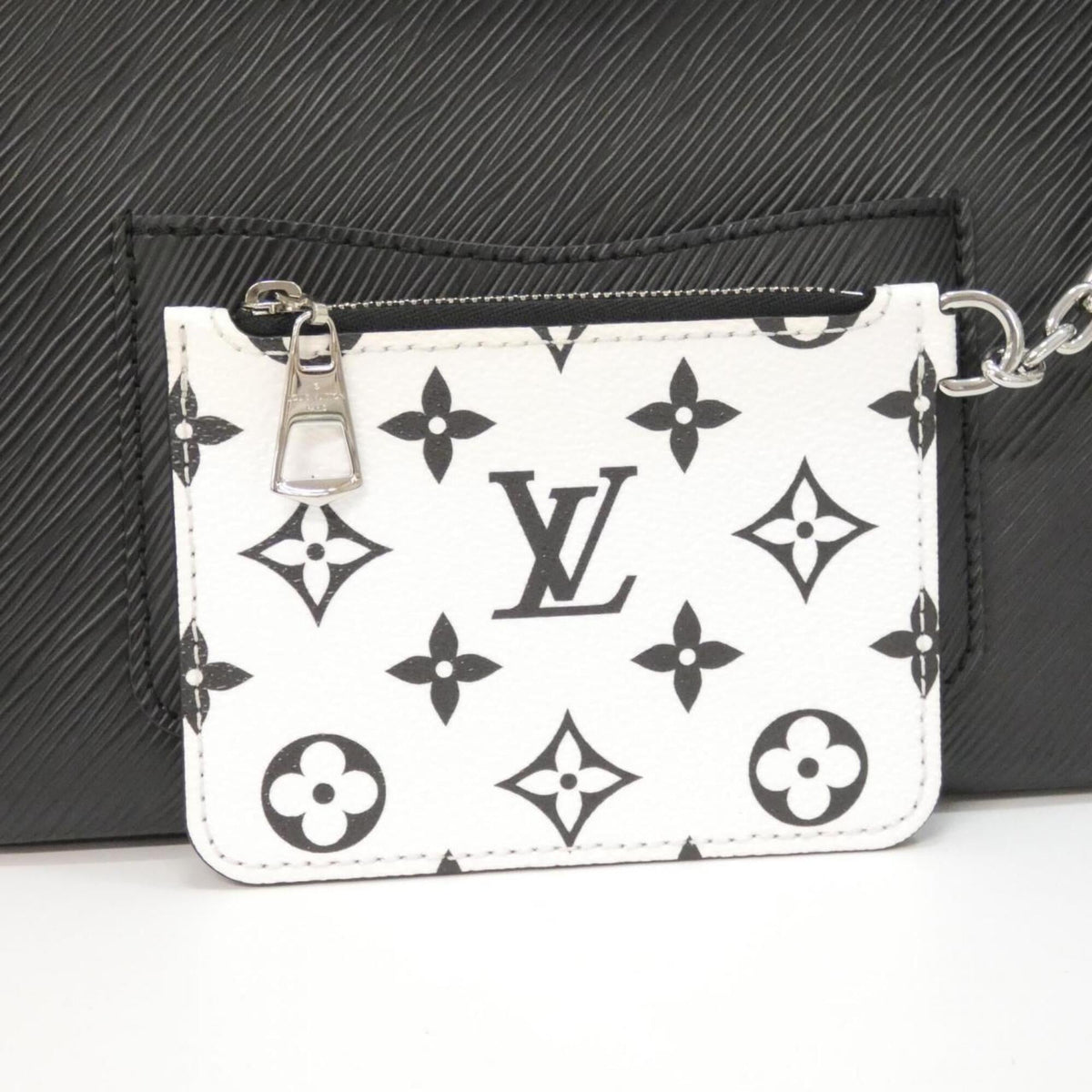 Louis Vuitton Black Leather Pouch Shoulder Bag (Pre-Owned)