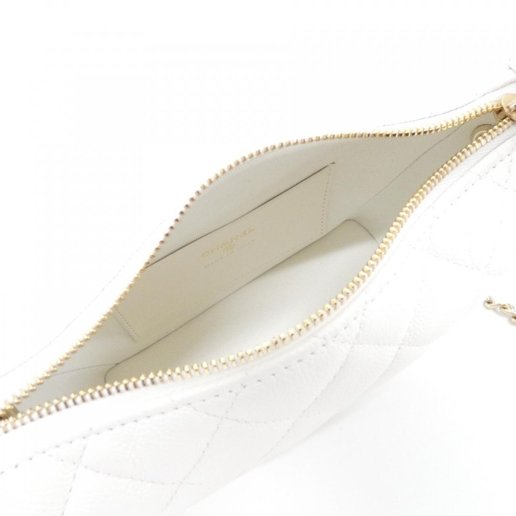 Chanel White Grained Calfskin Handbag (Pre-Owned)