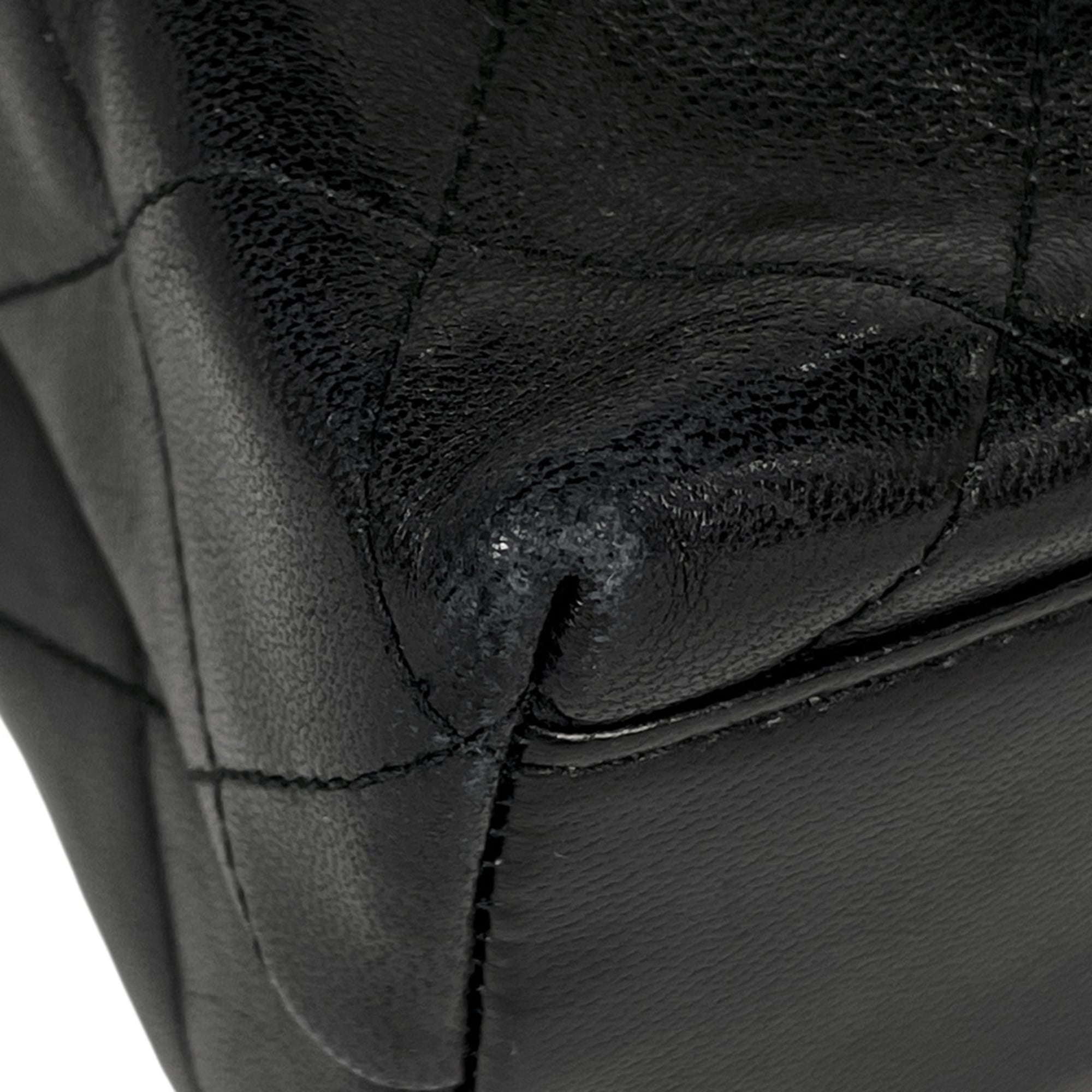 Chanel Matelasse Black Leather Shoulder Bag (Pre-Owned)