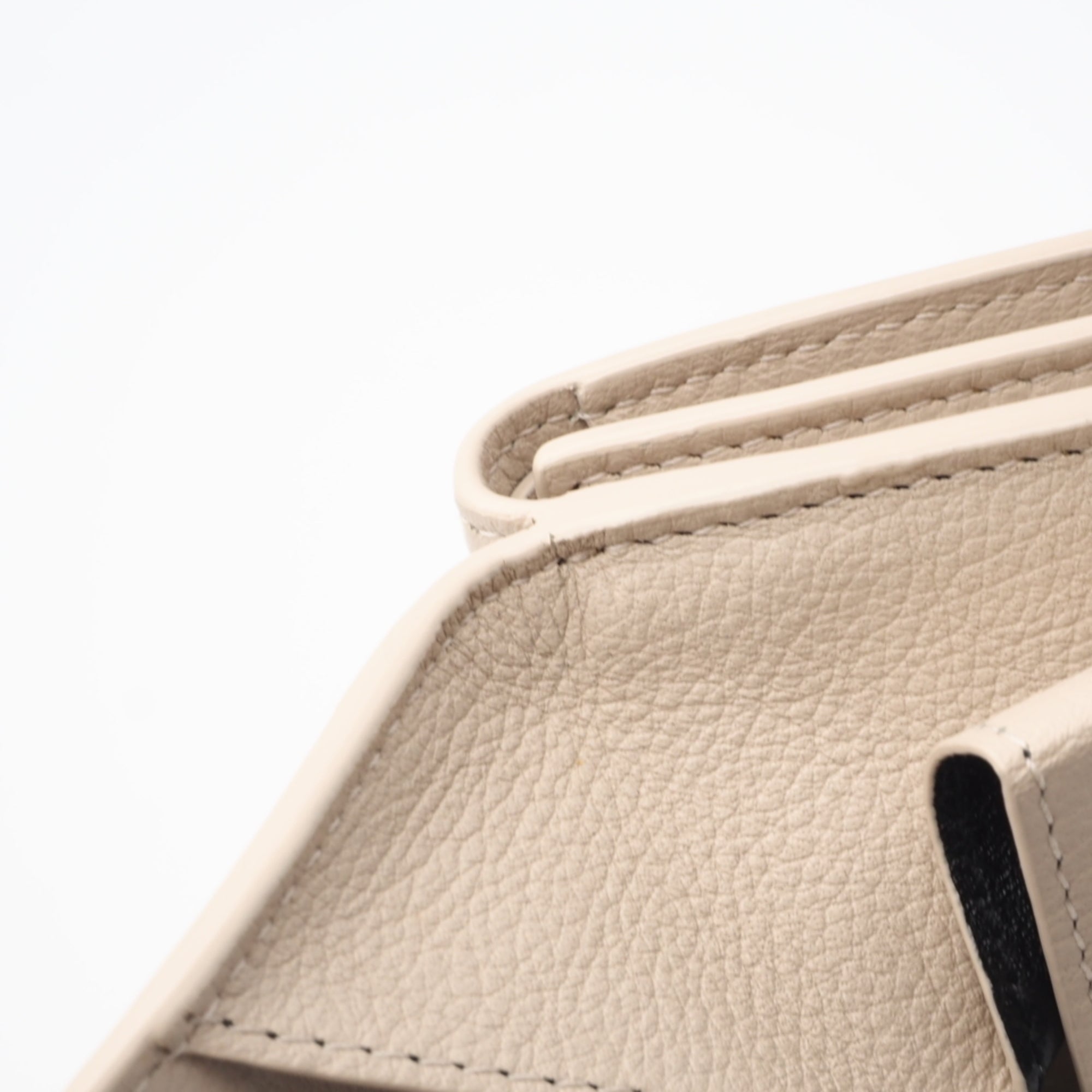 Yves Saint Laurent Beige Leather Wallet (Tri-Fold) (Pre-Owned)