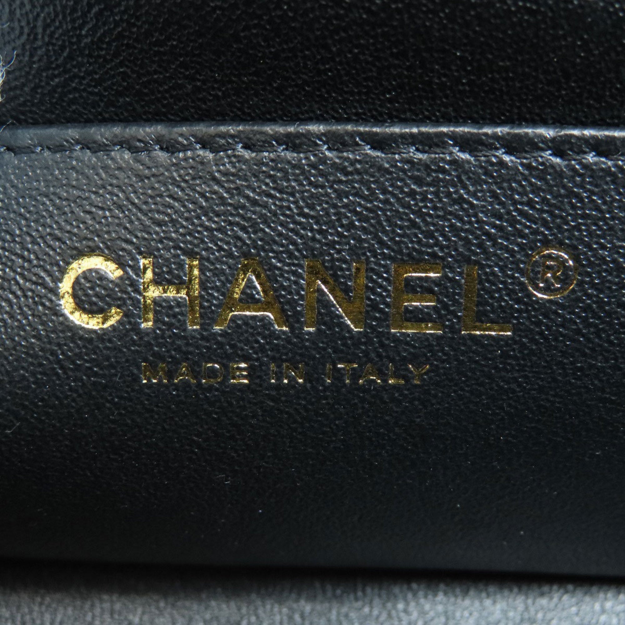 Chanel Black Leather Shoulder Bag (Pre-Owned)