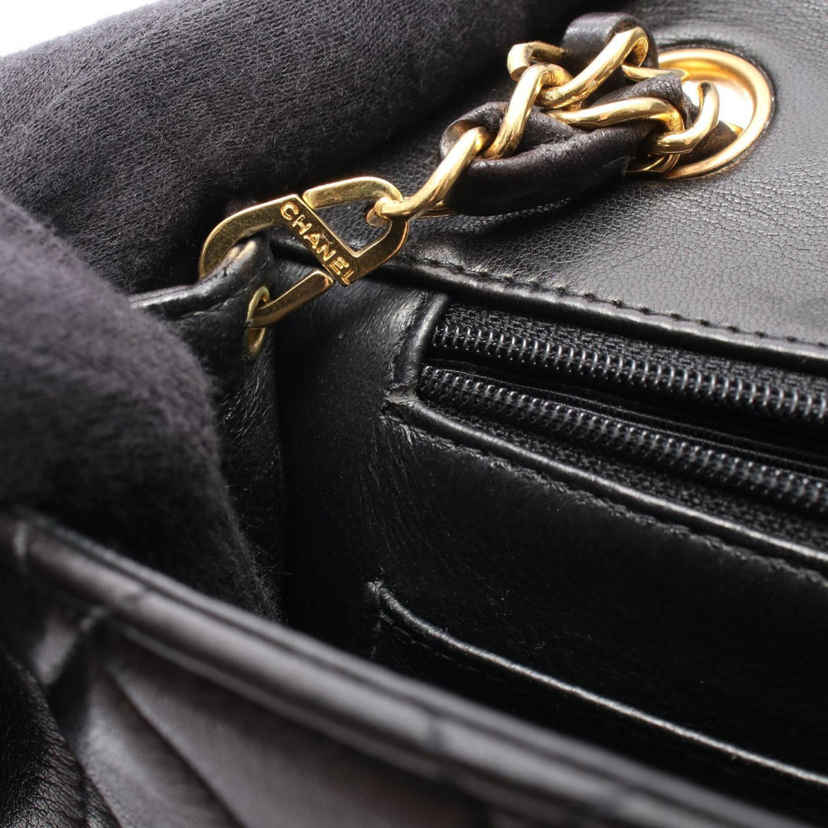 Chanel Matelasse Black Leather Handbag (Pre-Owned)