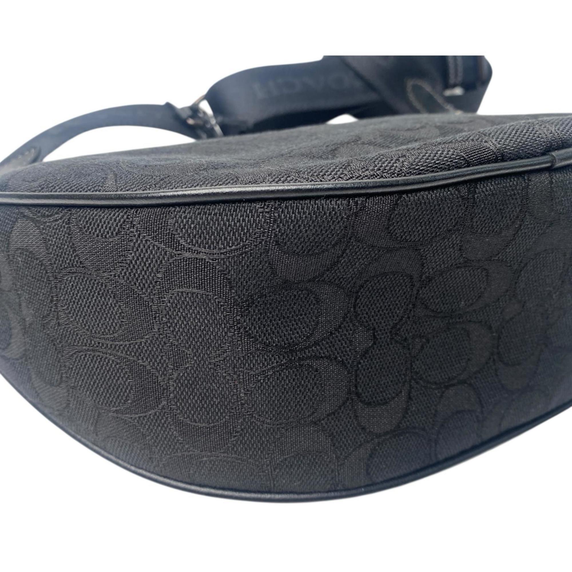 Coach Black Canvas Shoulder Bag (Pre-Owned)