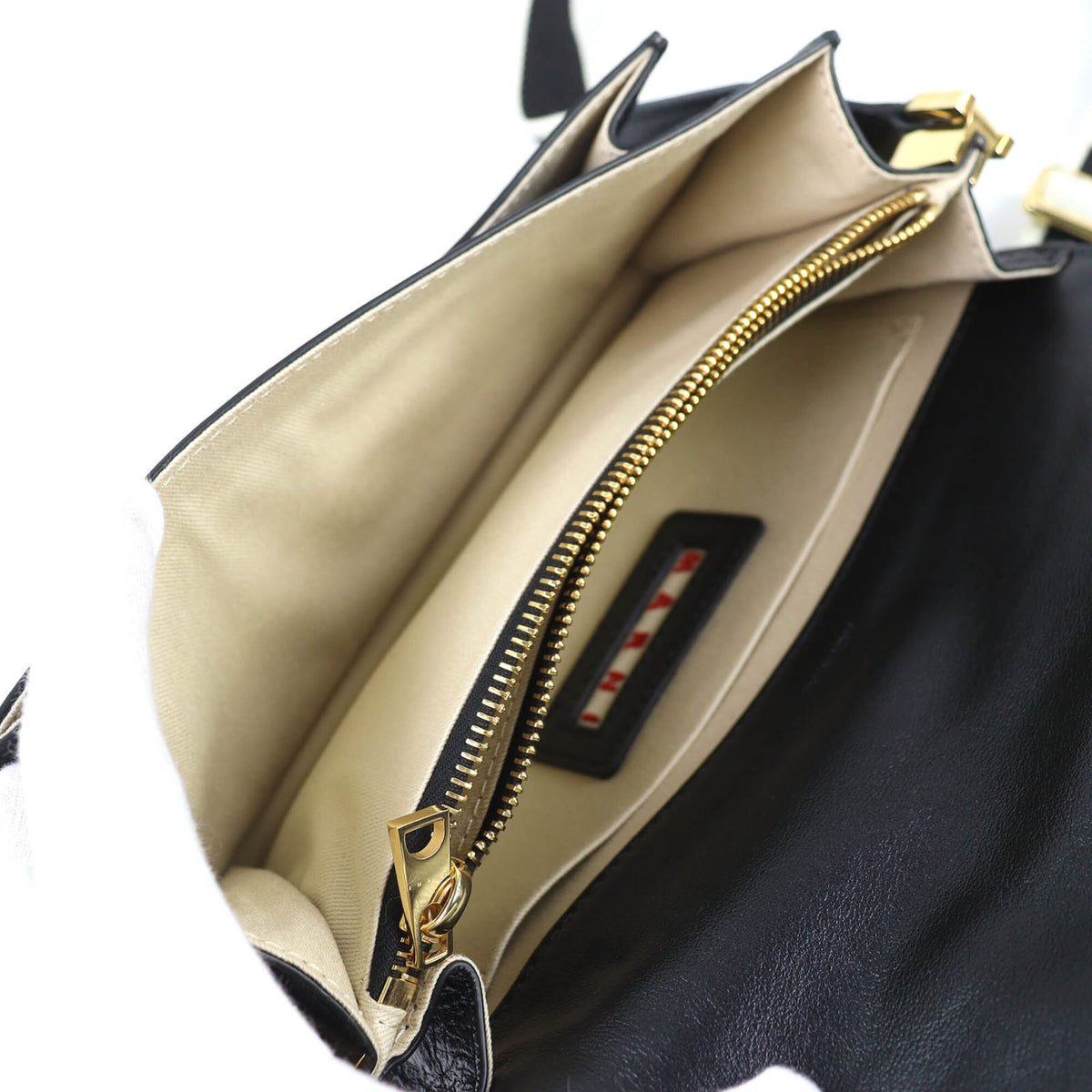 Marni Black Leather Shoulder Bag (Pre-Owned)