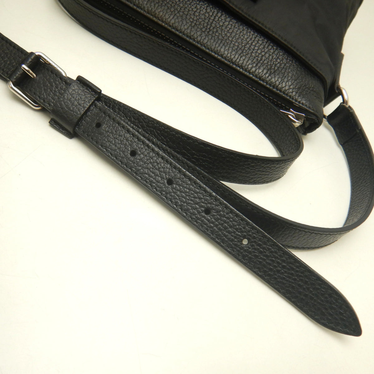 Gucci Black Nylon Leather Shoulder Bag (Pre-Owned)