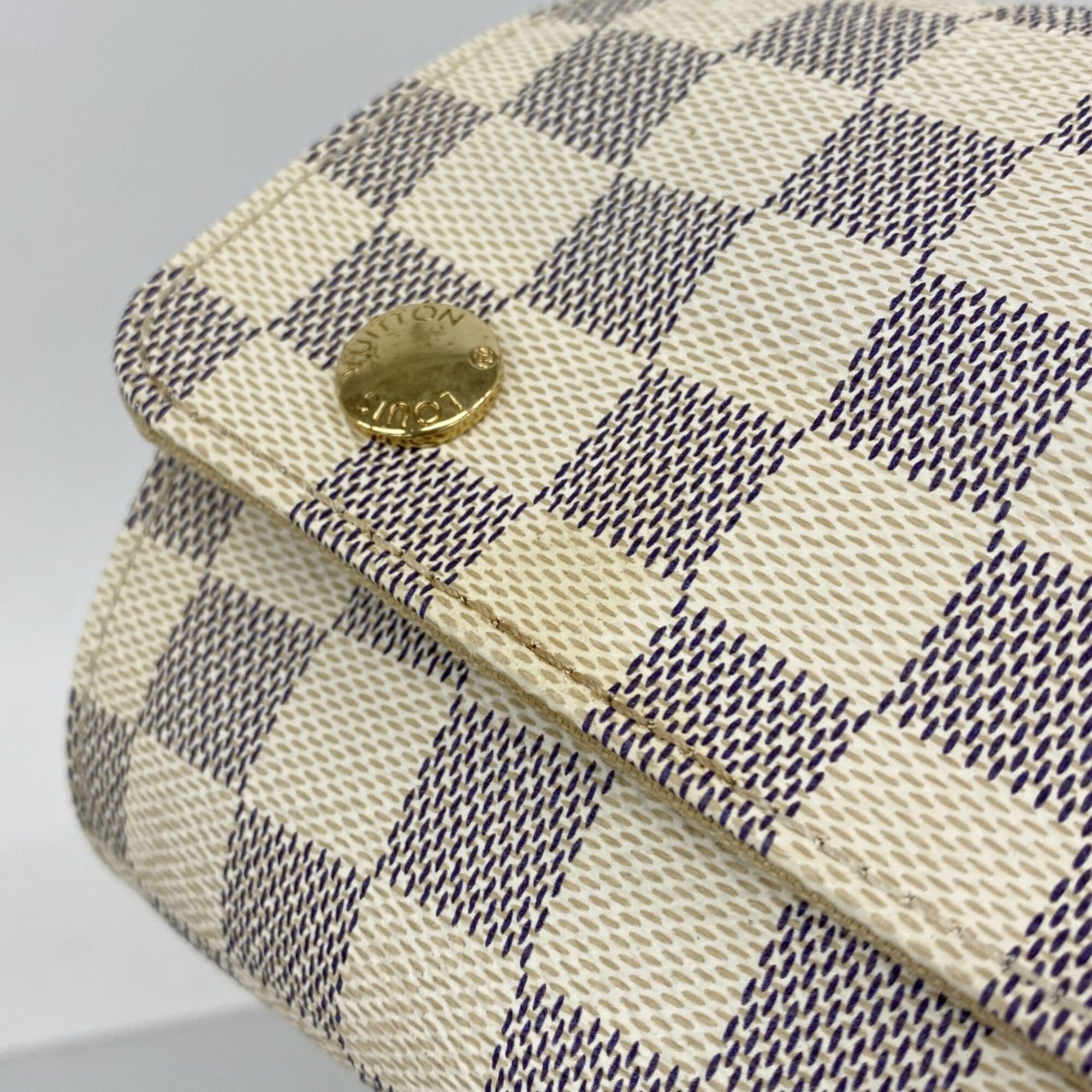 Louis Vuitton White Shoulder Bag (Pre-Owned)
