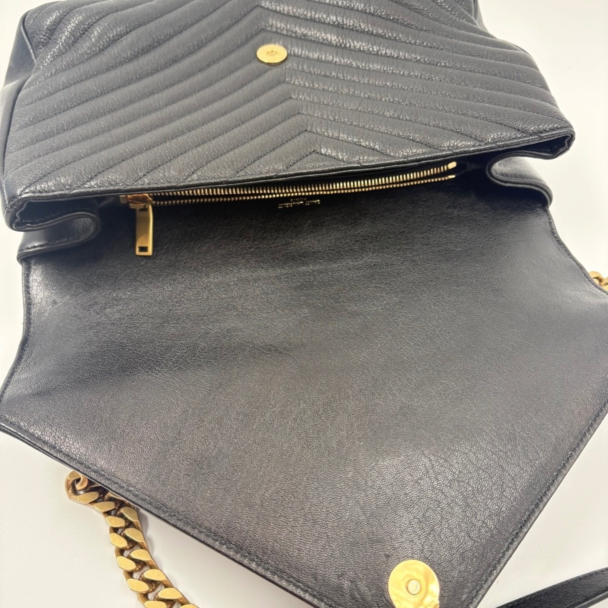 Yves Saint Laurent Black Handbag (Pre-Owned)