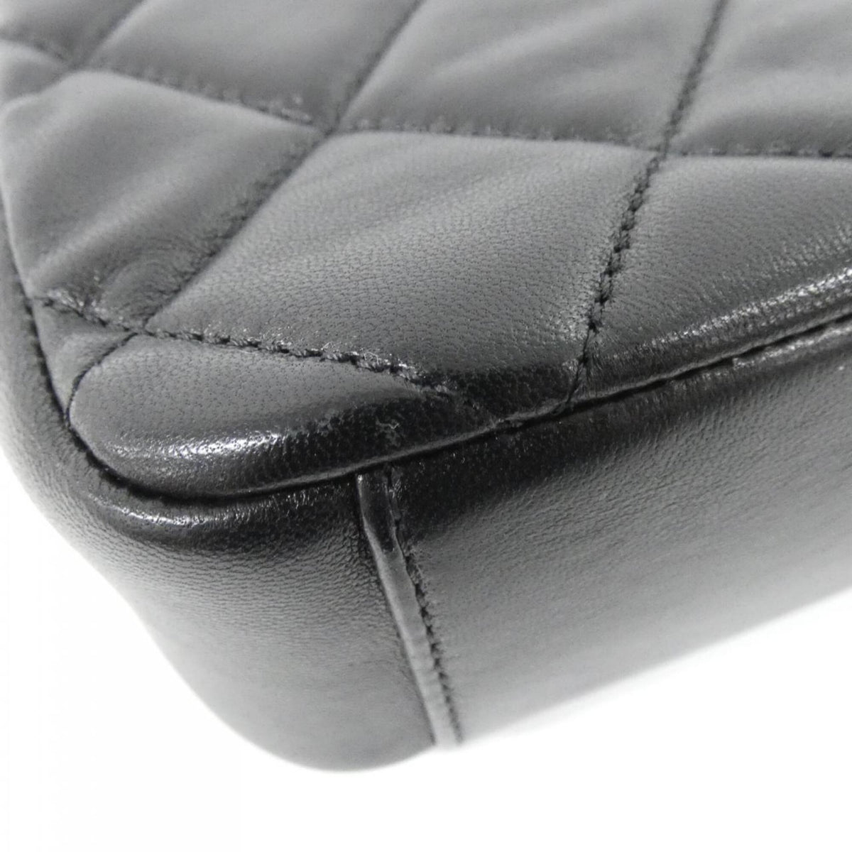 Chanel Black Leather Shoulder Bag (Pre-Owned)