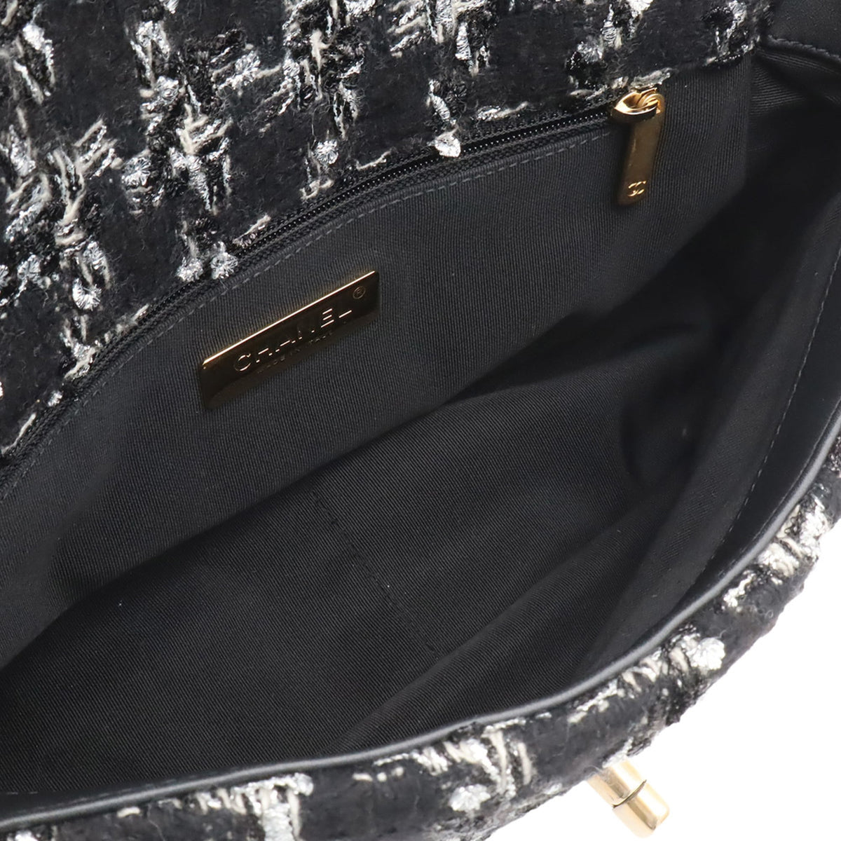 Chanel Black Tweed Shoulder Bag (Pre-Owned)