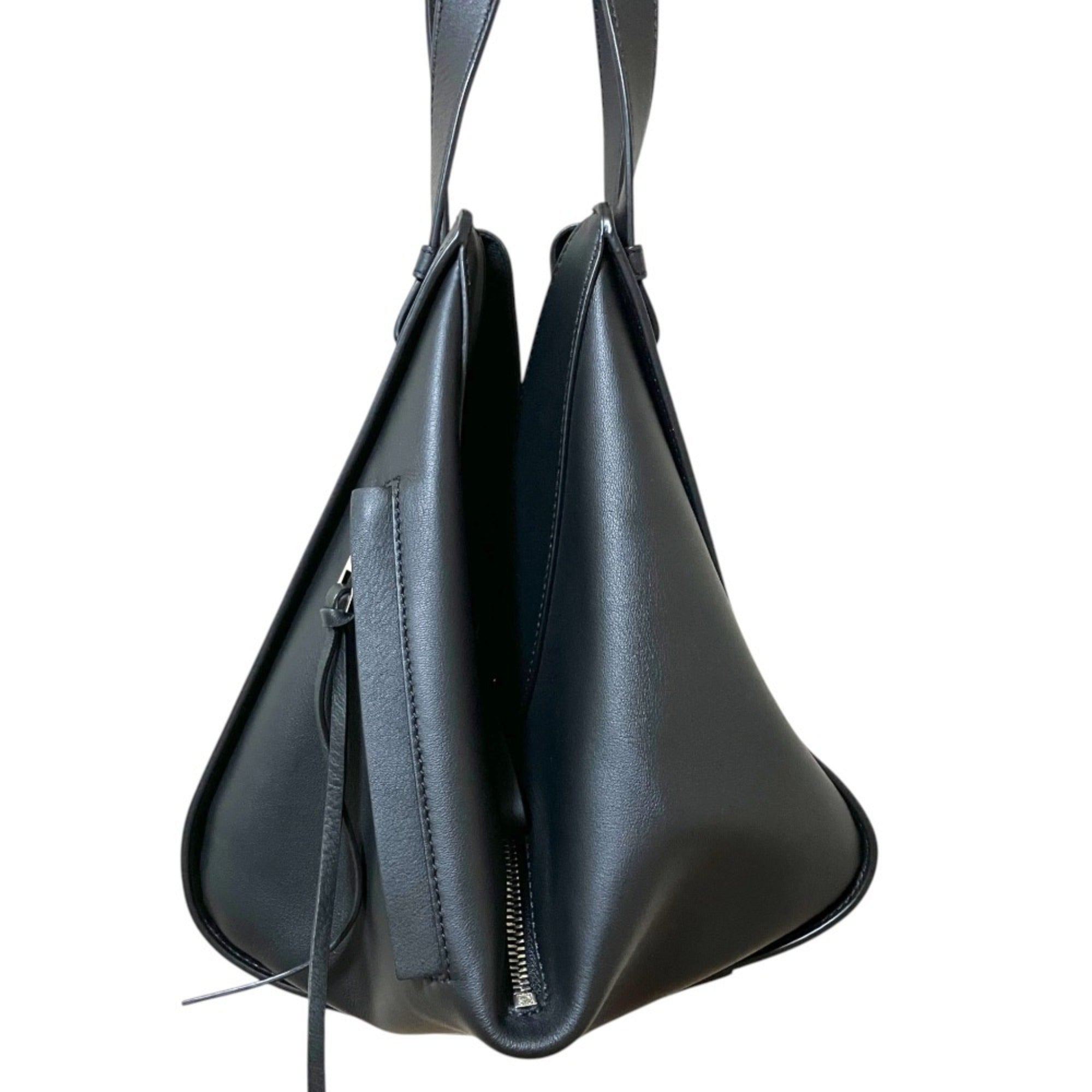 Loewe Black Leather Shoulder Bag (Pre-Owned)