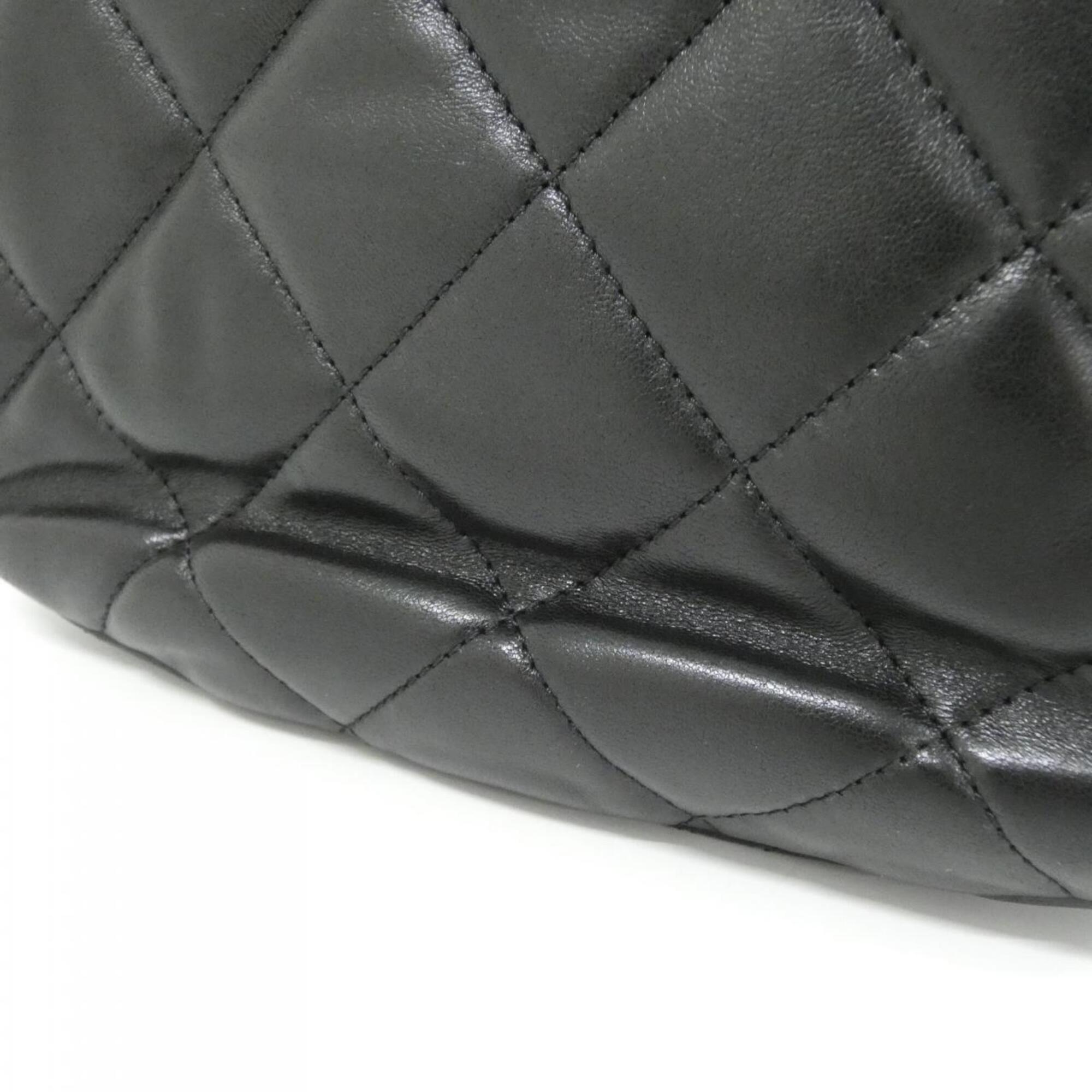 Chanel Black Leather Shoulder Bag (Pre-Owned)