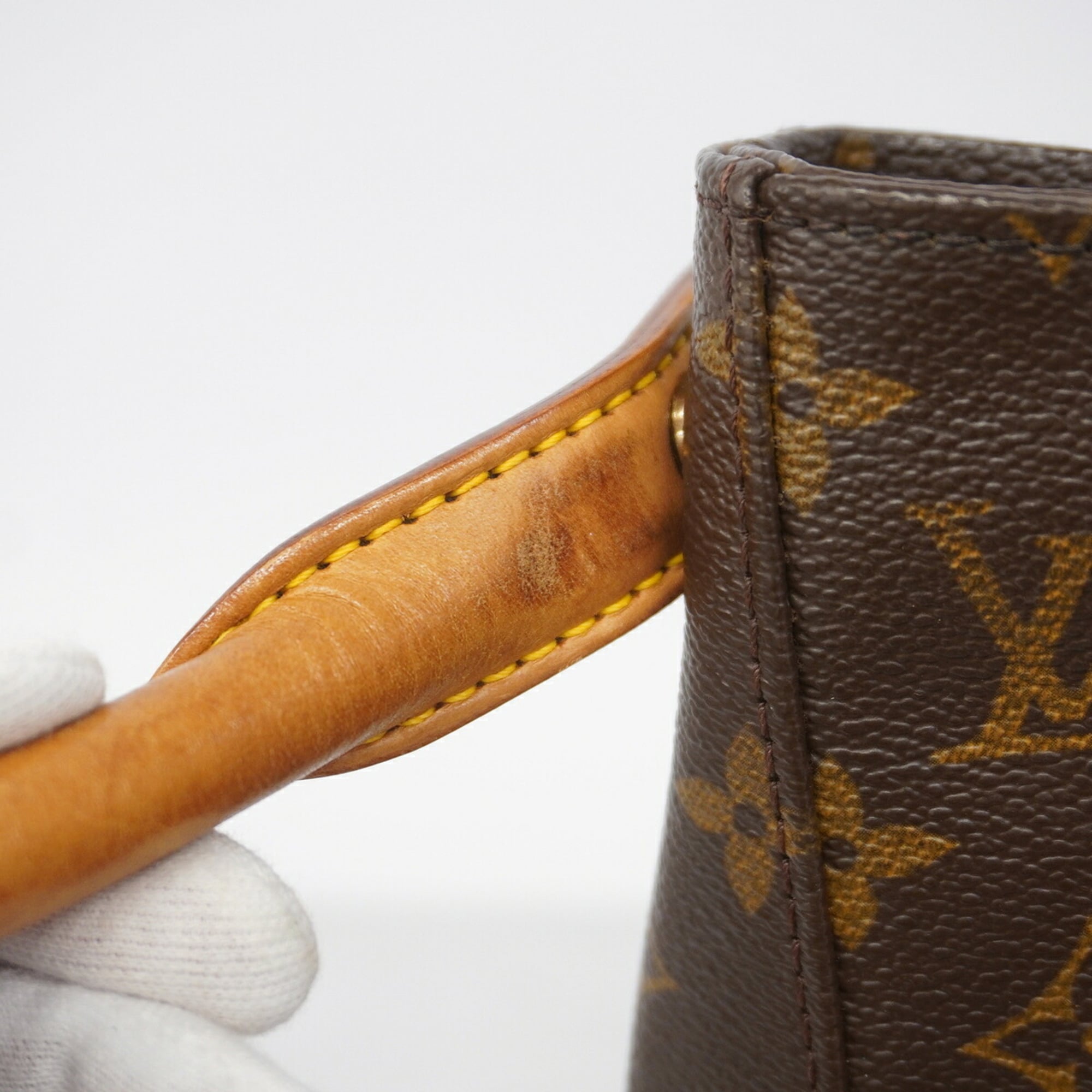 Louis Vuitton Brown Shoulder Bag (Pre-Owned)