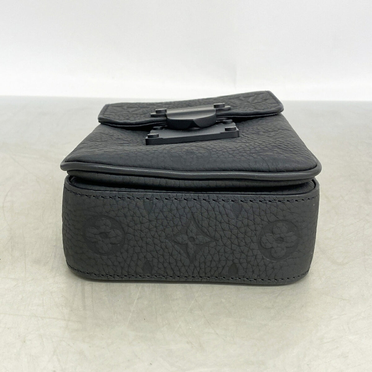 Louis Vuitton Black Shoulder Bag (Pre-Owned)