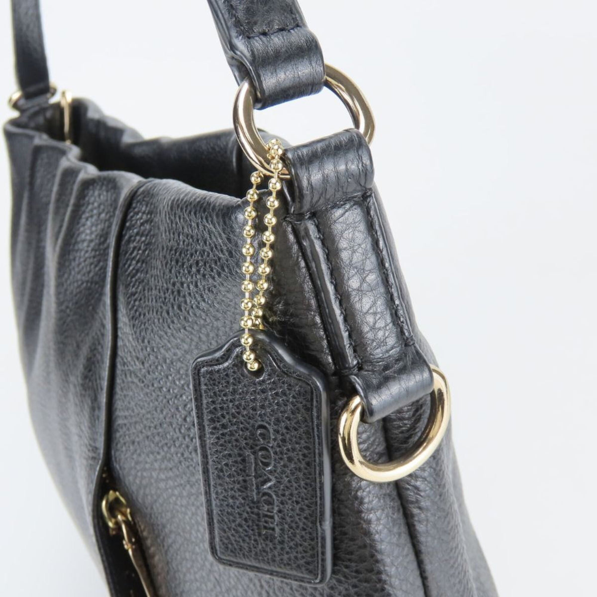 Coach Black Leather Shoulder Bag (Pre-Owned)