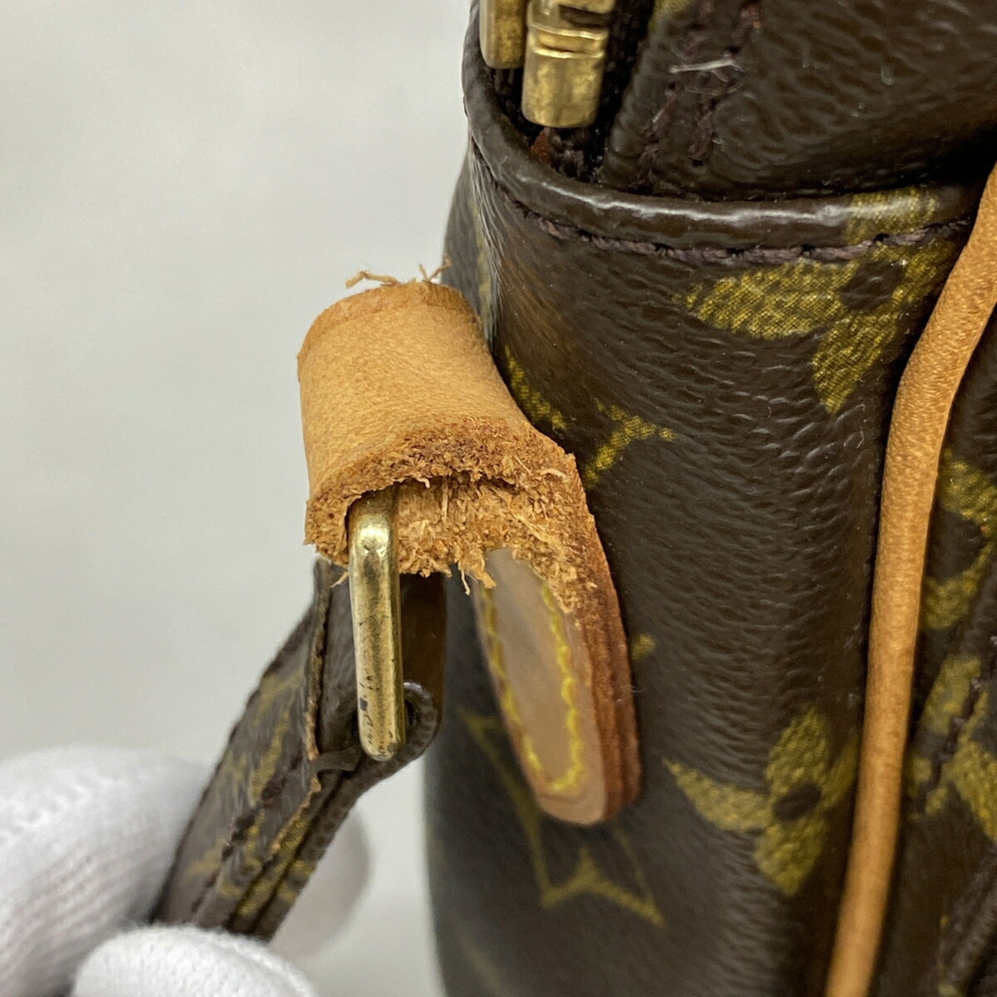 Louis Vuitton Brown Shoulder Bag (Pre-Owned)