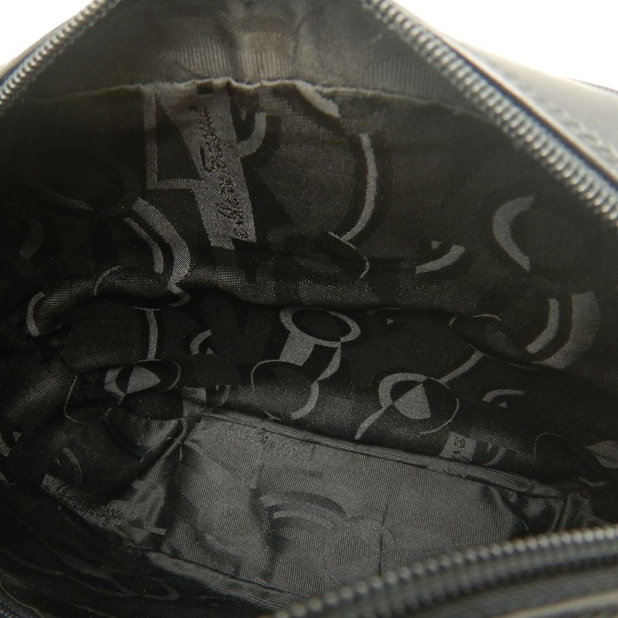 Salvatore Ferragamo Vara Black Leather Shoulder Bag (Pre-Owned)