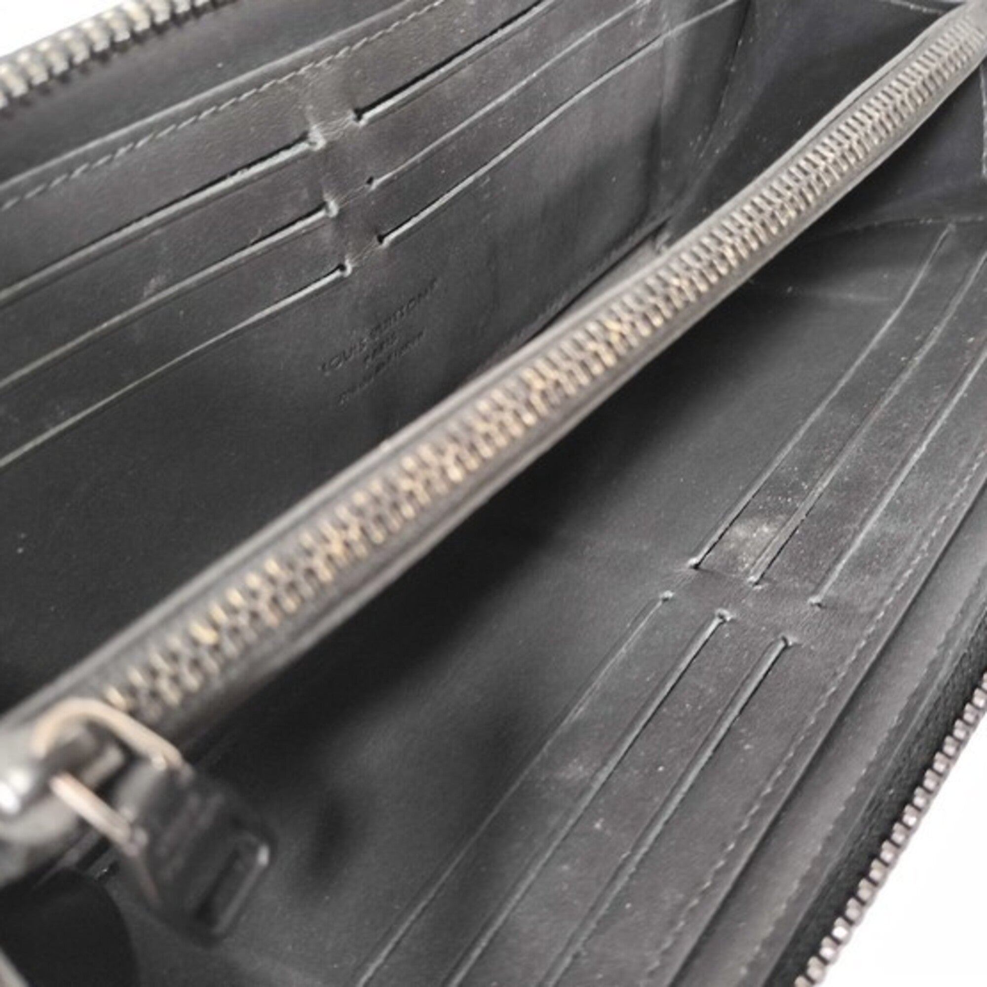 Louis Vuitton Black Leather Long Wallet (Bi-Fold) (Pre-Owned)