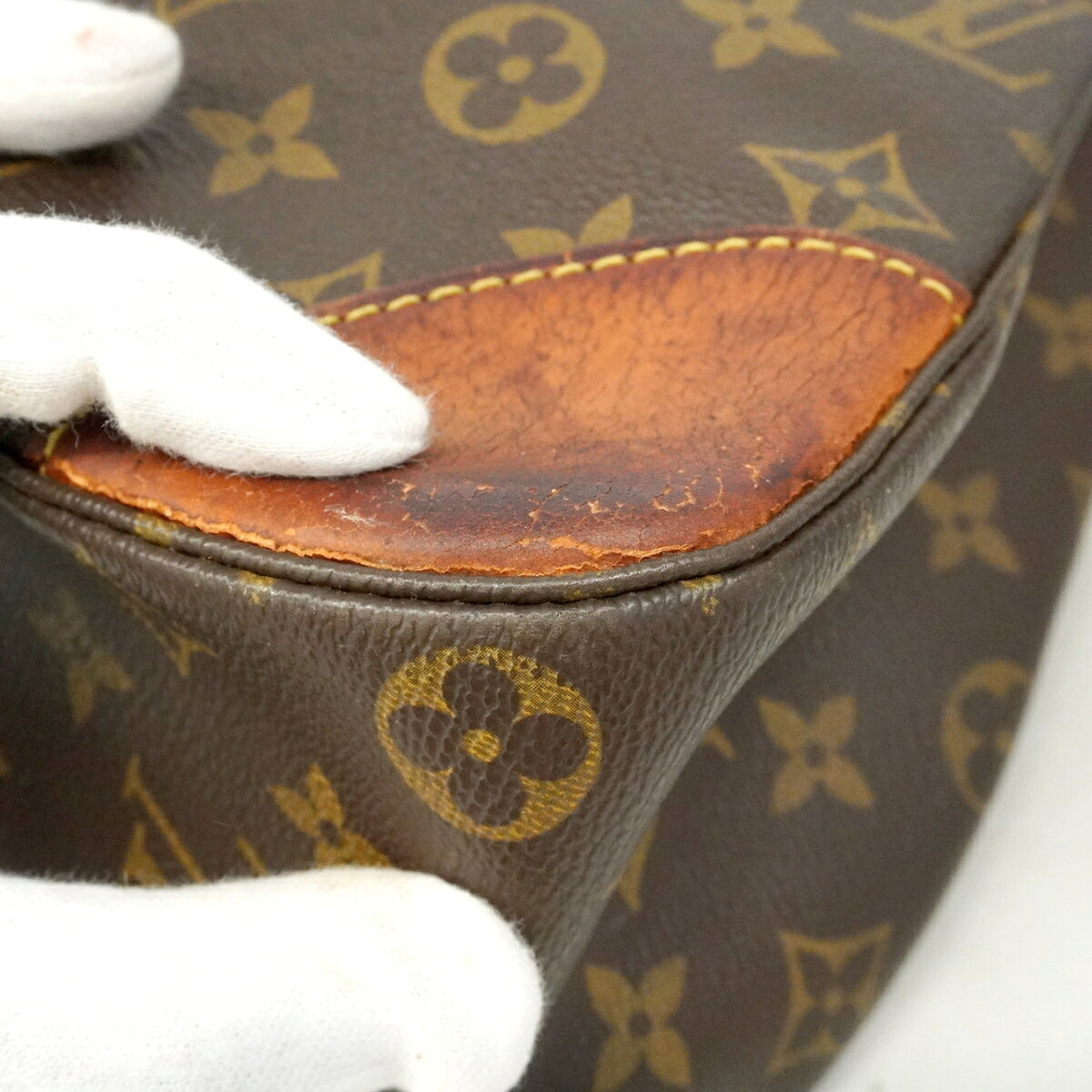 Louis Vuitton Brown Shoulder Bag (Pre-Owned)