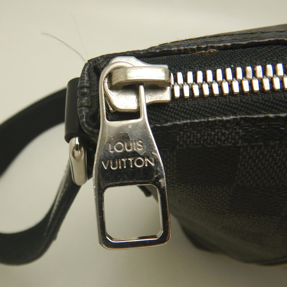 Louis Vuitton Damier Graphite Noir Damier Graphite Shoulder Bag (Pre-Owned)