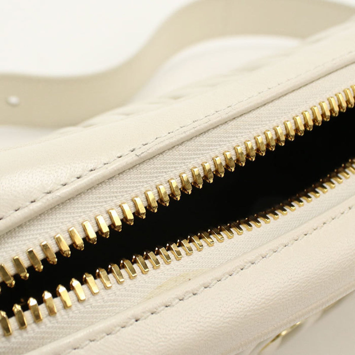 Miu Miu Ivory Leather Shoulder Bag (Pre-Owned)