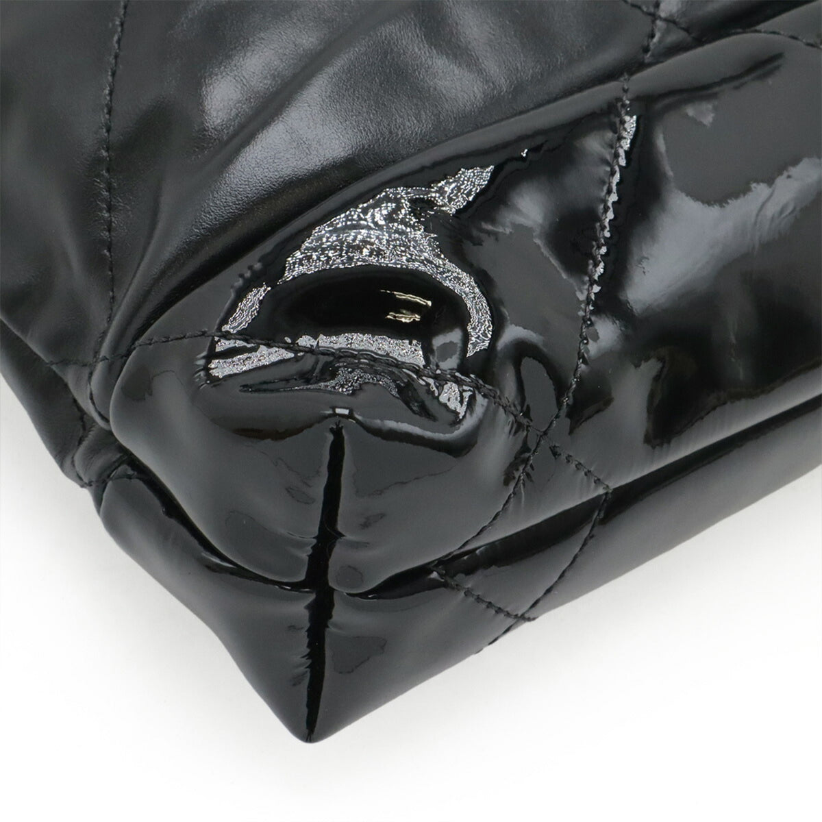 Chanel Black Patent Leather Leather Shoulder Bag (Pre-Owned)