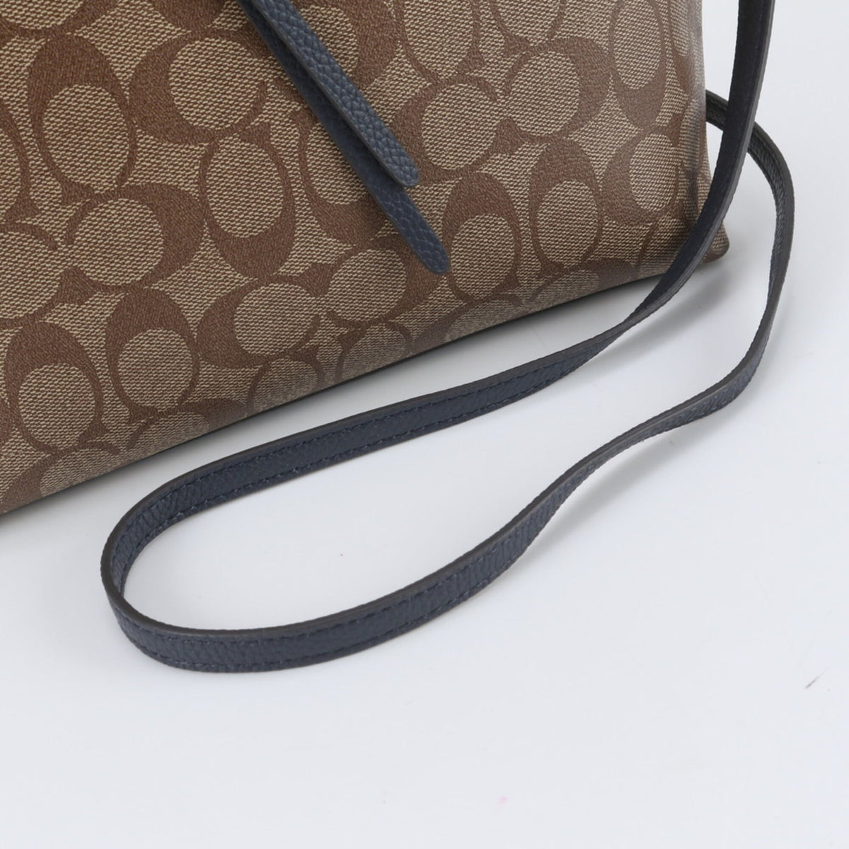 Coach Beige Navy Leather Coated Canvas Handbag Shoulder Bag Tote Bag (Pre-Owned)