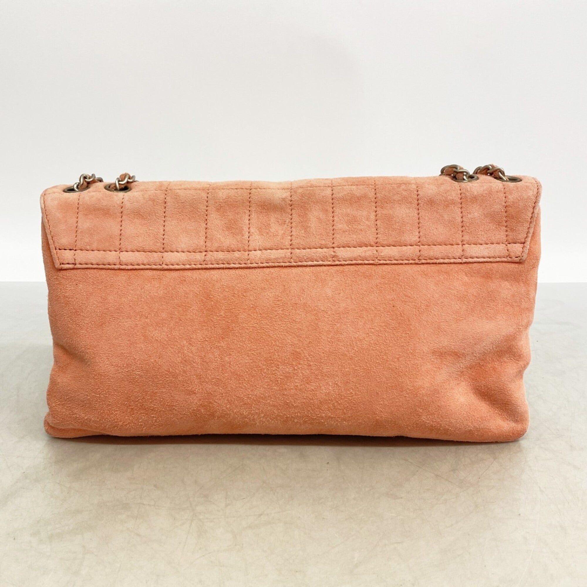 Chanel Pink Suede Shoulder Bag (Pre-Owned)