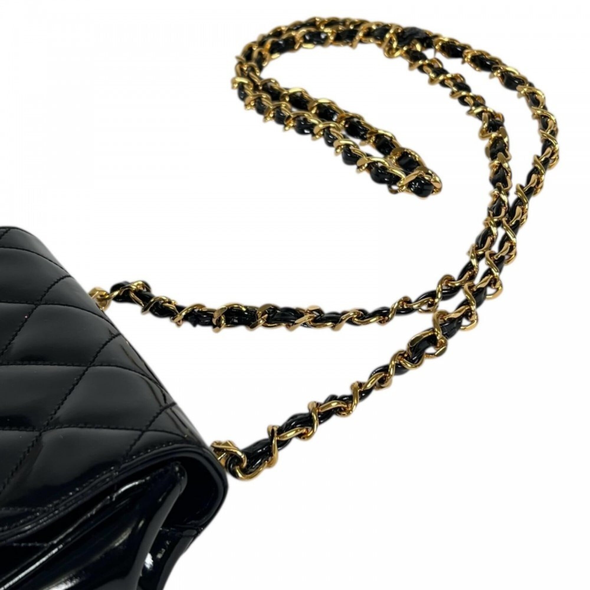 Chanel Matelasse Black Leather Shoulder Bag (Pre-Owned)
