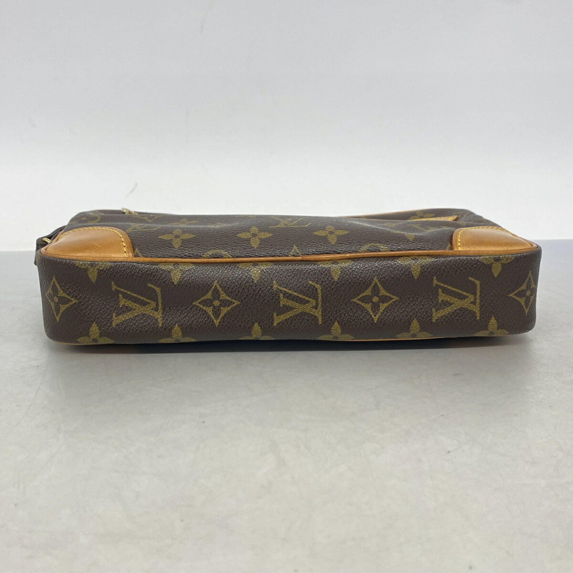 Louis Vuitton Brown Clutch Bag (Pre-Owned)