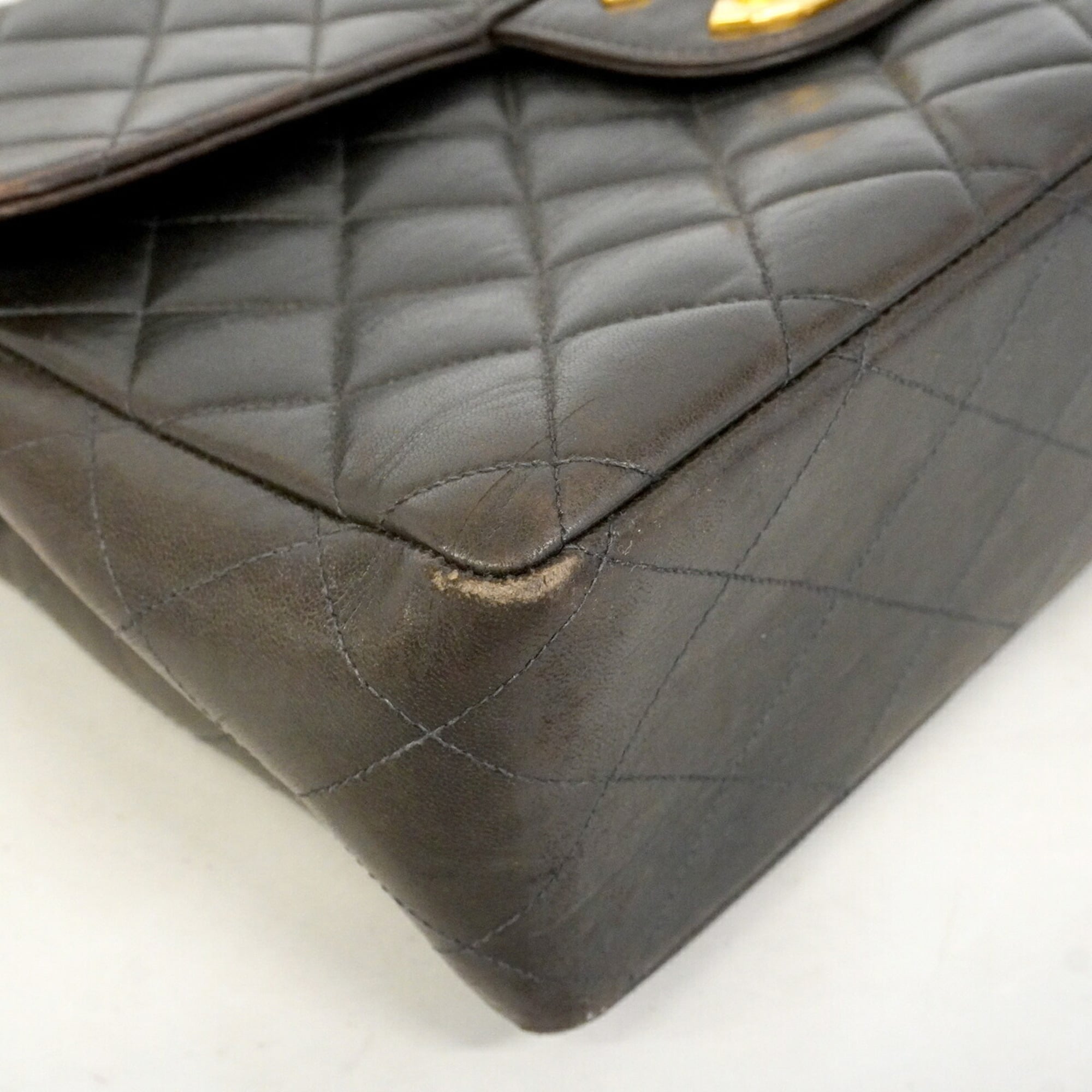 Chanel Black Leather Shoulder Bag (Pre-Owned)